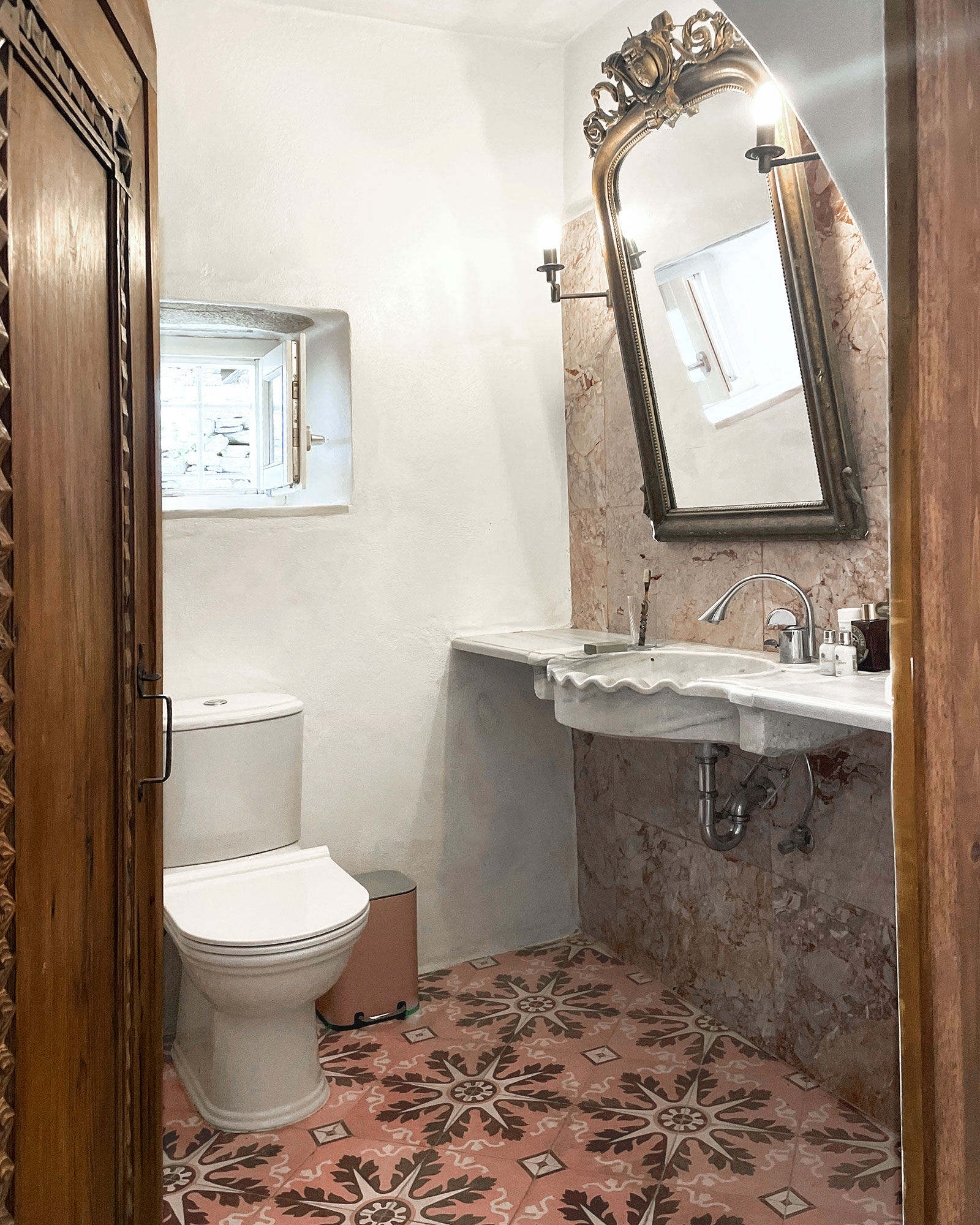 helios-cycladic-stone-house_house_tinos-greece_interior-bathroom.jpg