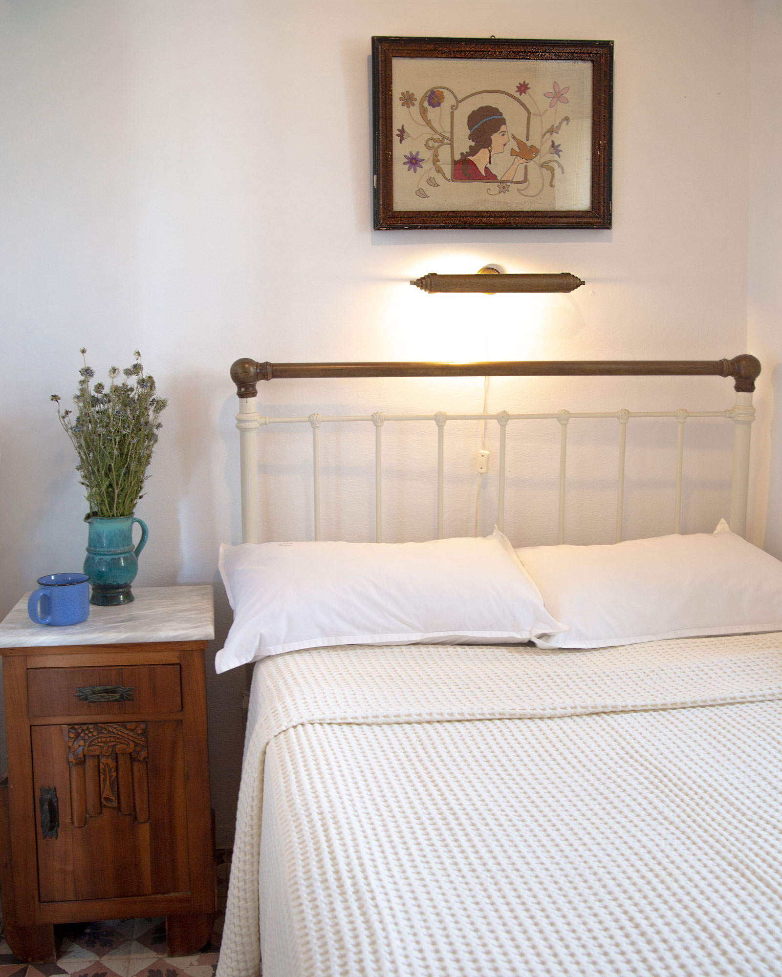 helios-cycladic-stone-house_house_tinos-greece_interior-bed-detail.jpg