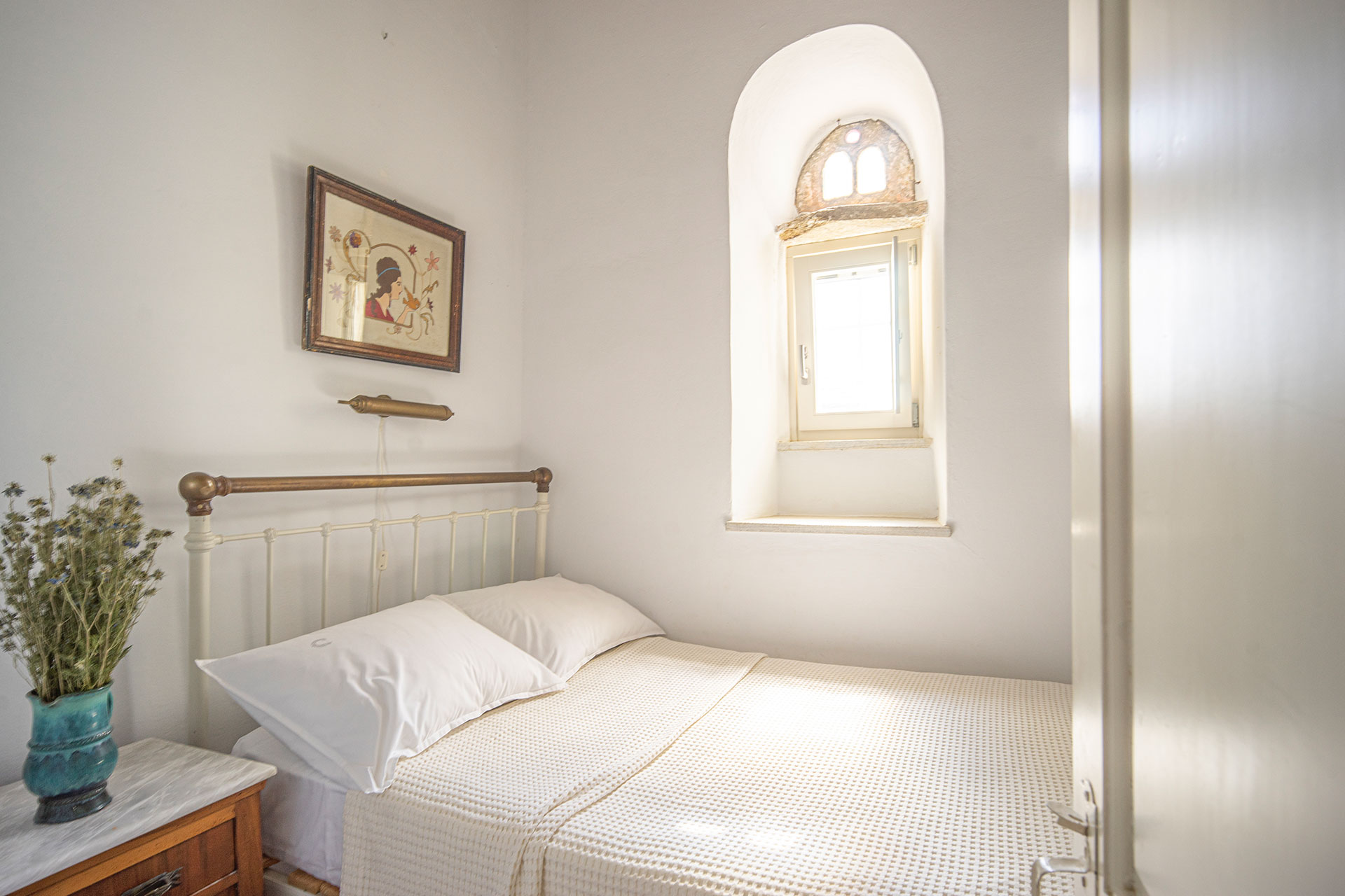 helios-cycladic-stone-house_house_tinos-greece_interior-bed-room.jpg