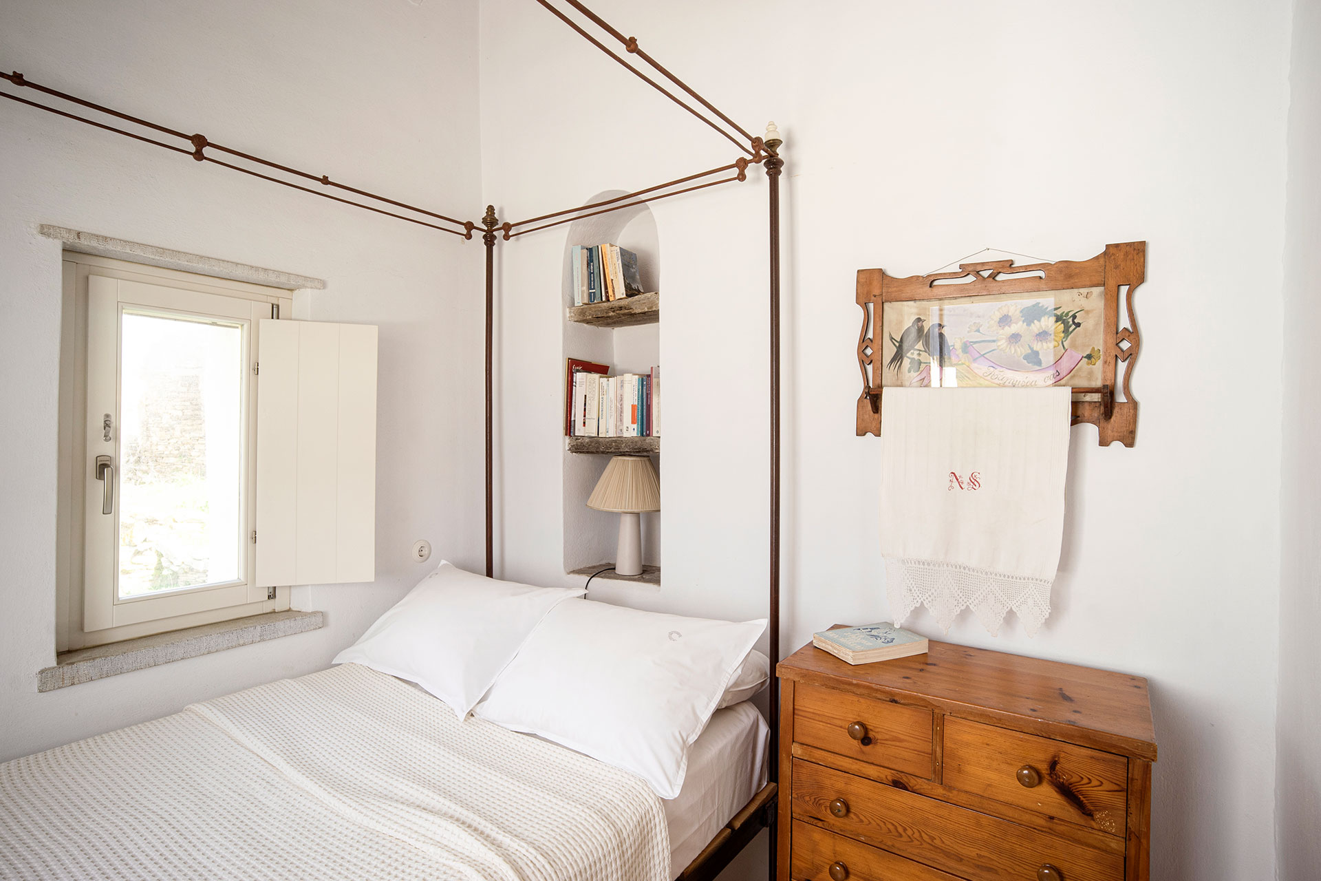 helios-cycladic-stone-house_house_tinos-greece_interior-bed-room-detail.jpg