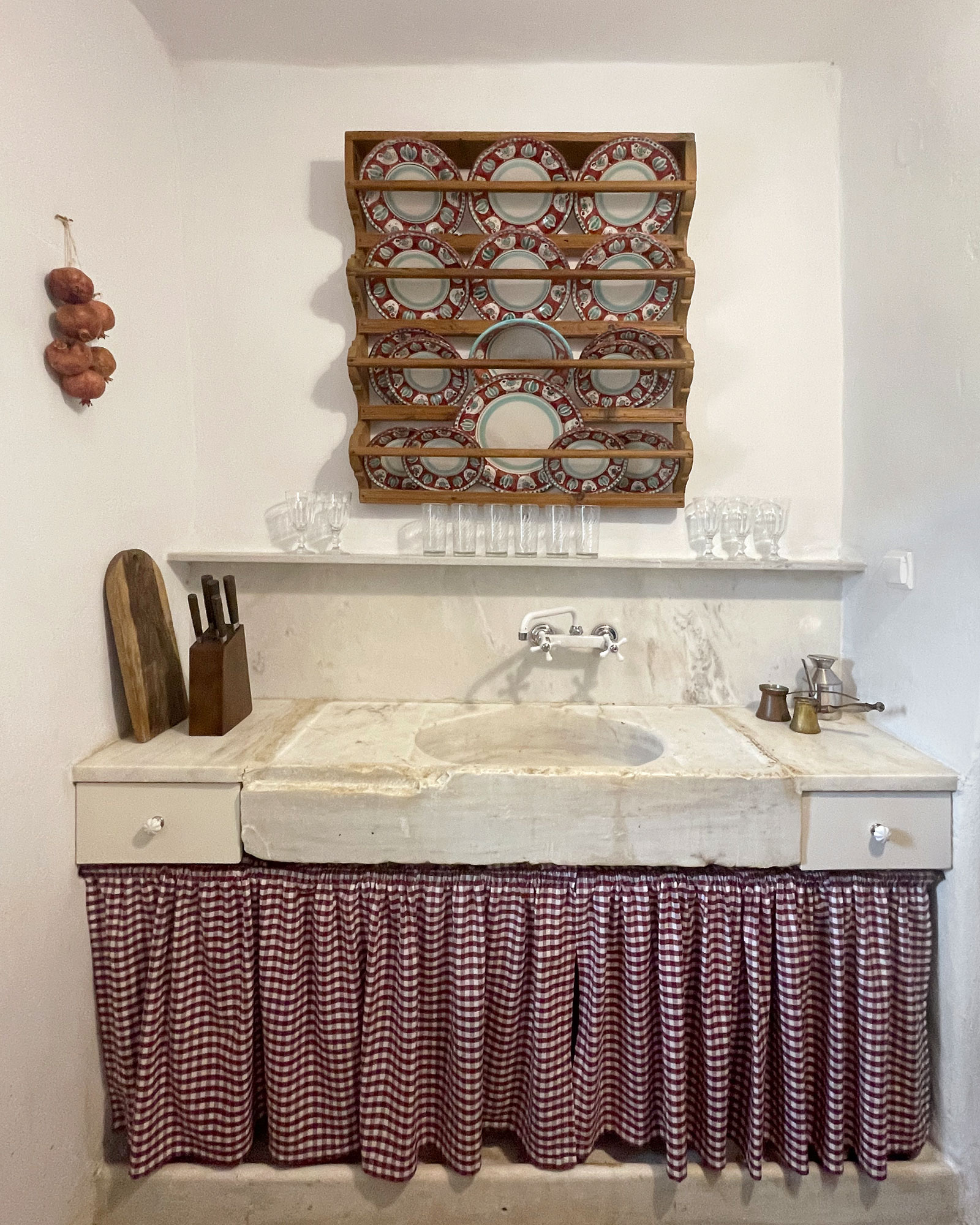 helios-cycladic-stone-house_house_tinos-greece_interior-kitchen.jpg
