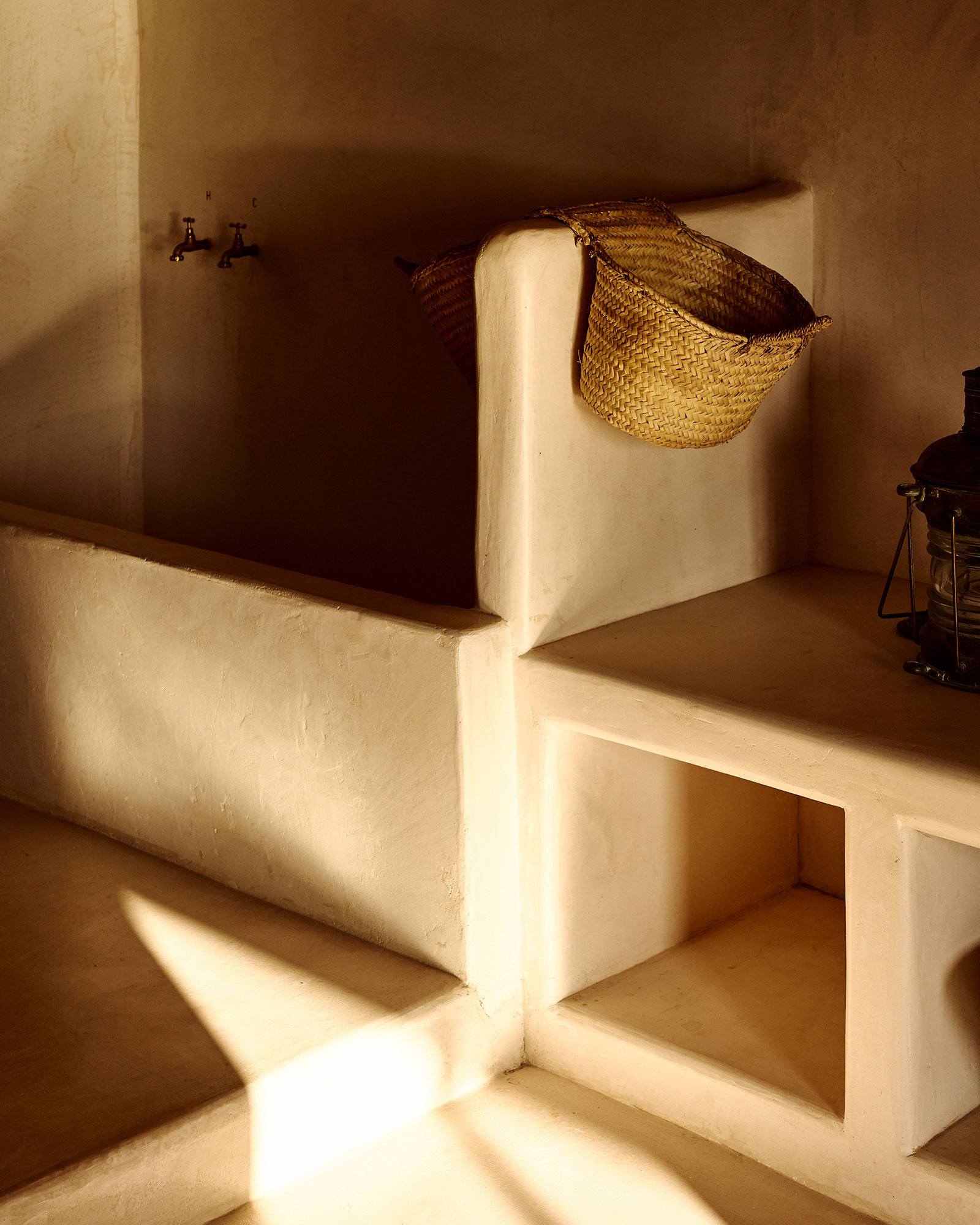 spina_small-hotel_Folegandros-greece_interior-detail-space.jpg