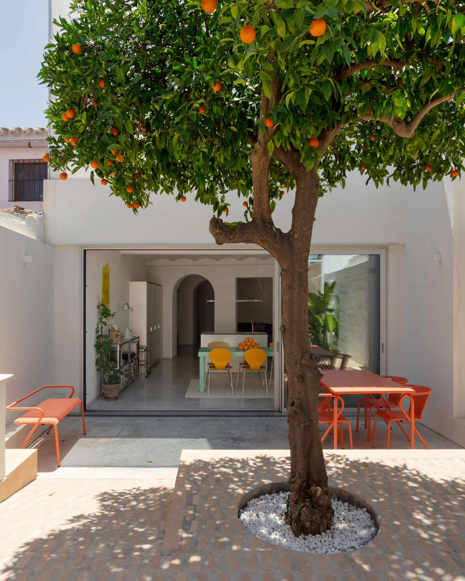 casa-el-naranjo_townhouse_Andalusian-space_exterior-design.jpg