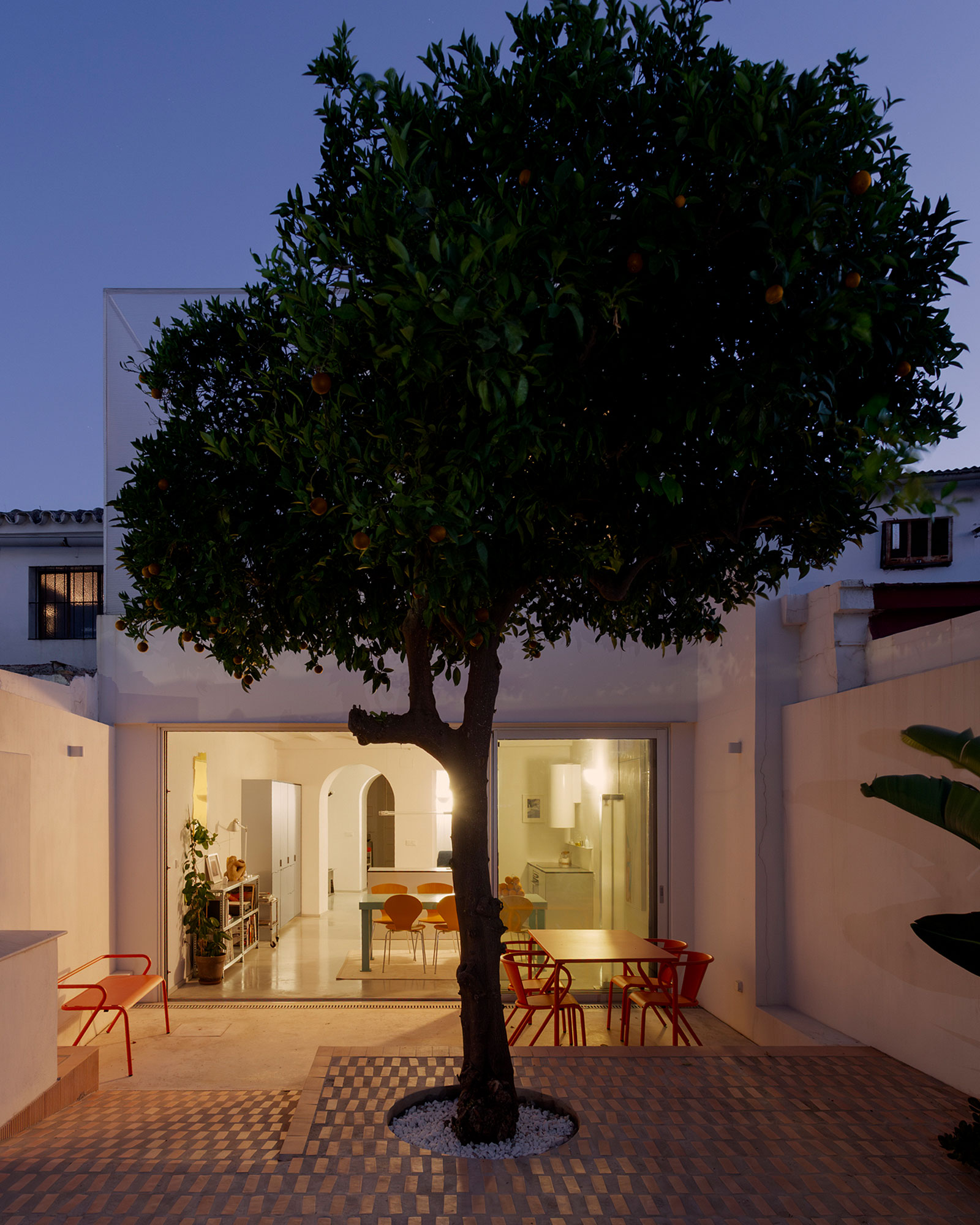 casa-el-naranjo_townhouse_Andalusian-space_exterior-night.jpg