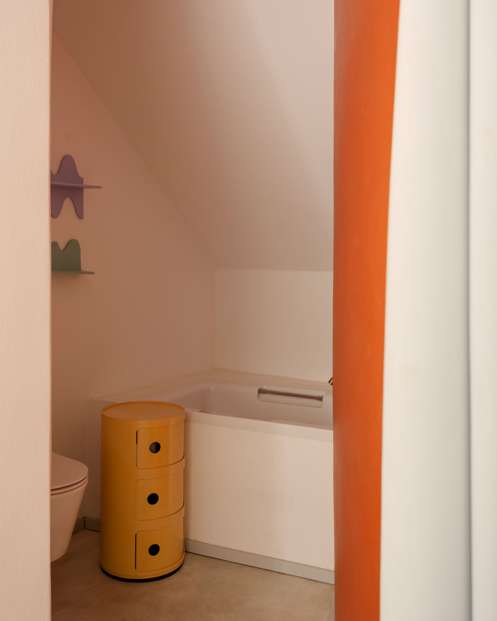 casa-el-naranjo_townhouse_Andalusian-space_interior-bathtub.jpg