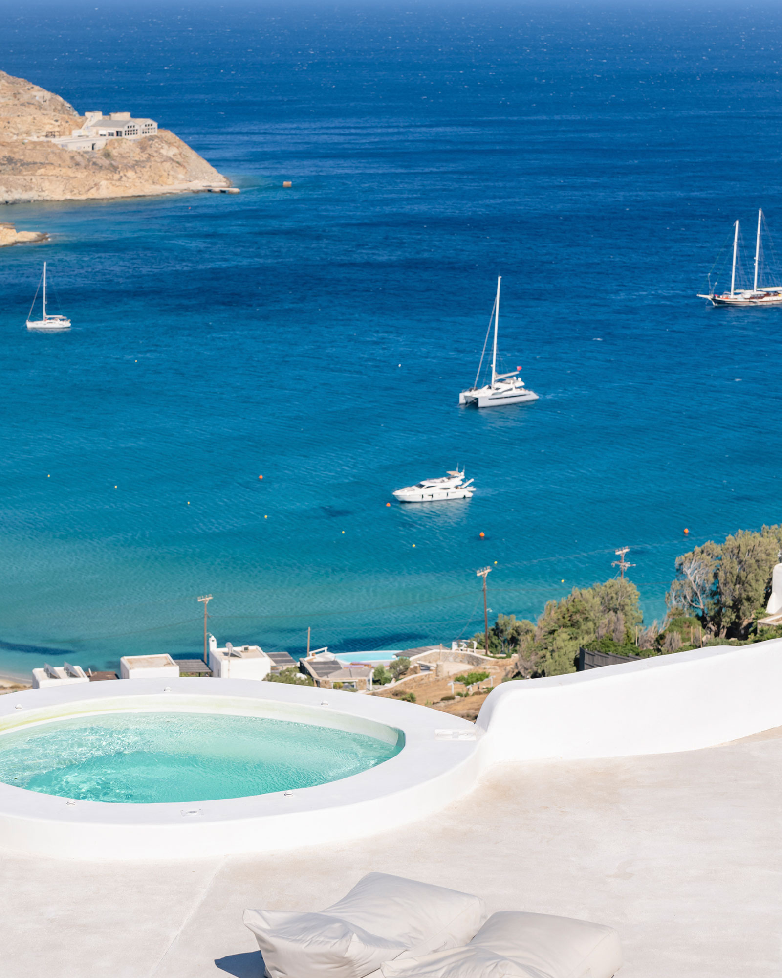 villa-celesta_villa_Mykonos-greece_exterior-jacuzzi.jpg