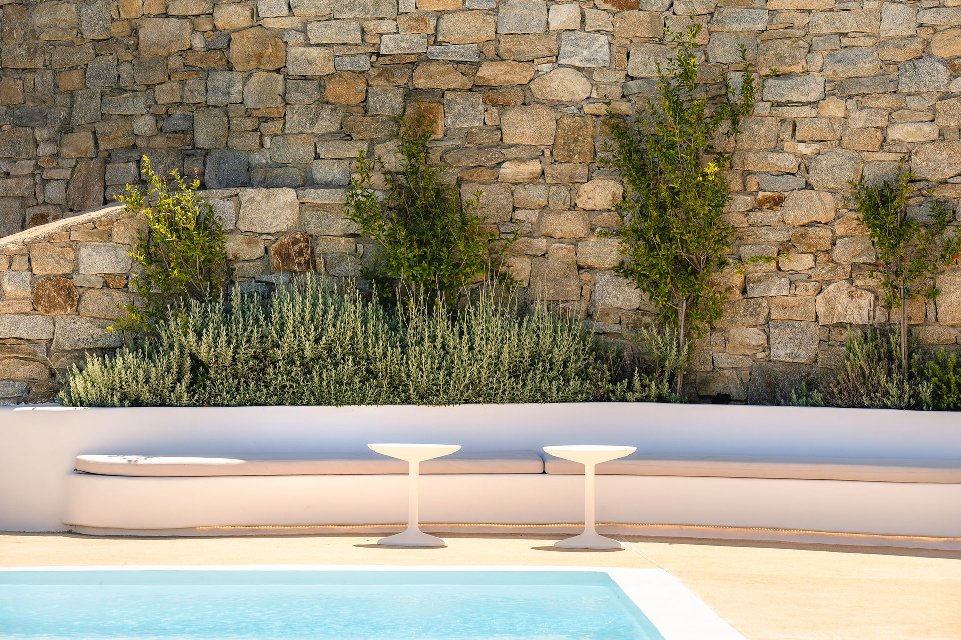villa-celesta_villa_Mykonos-greece_exterior-seating.jpg