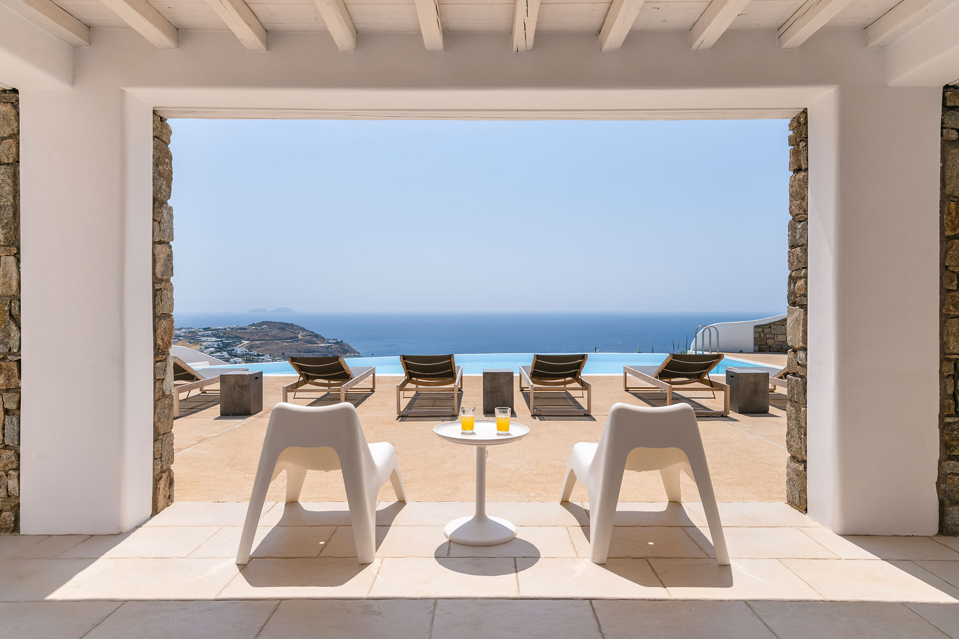 villa-celesta_villa_Mykonos-greece_exterior-space.jpg