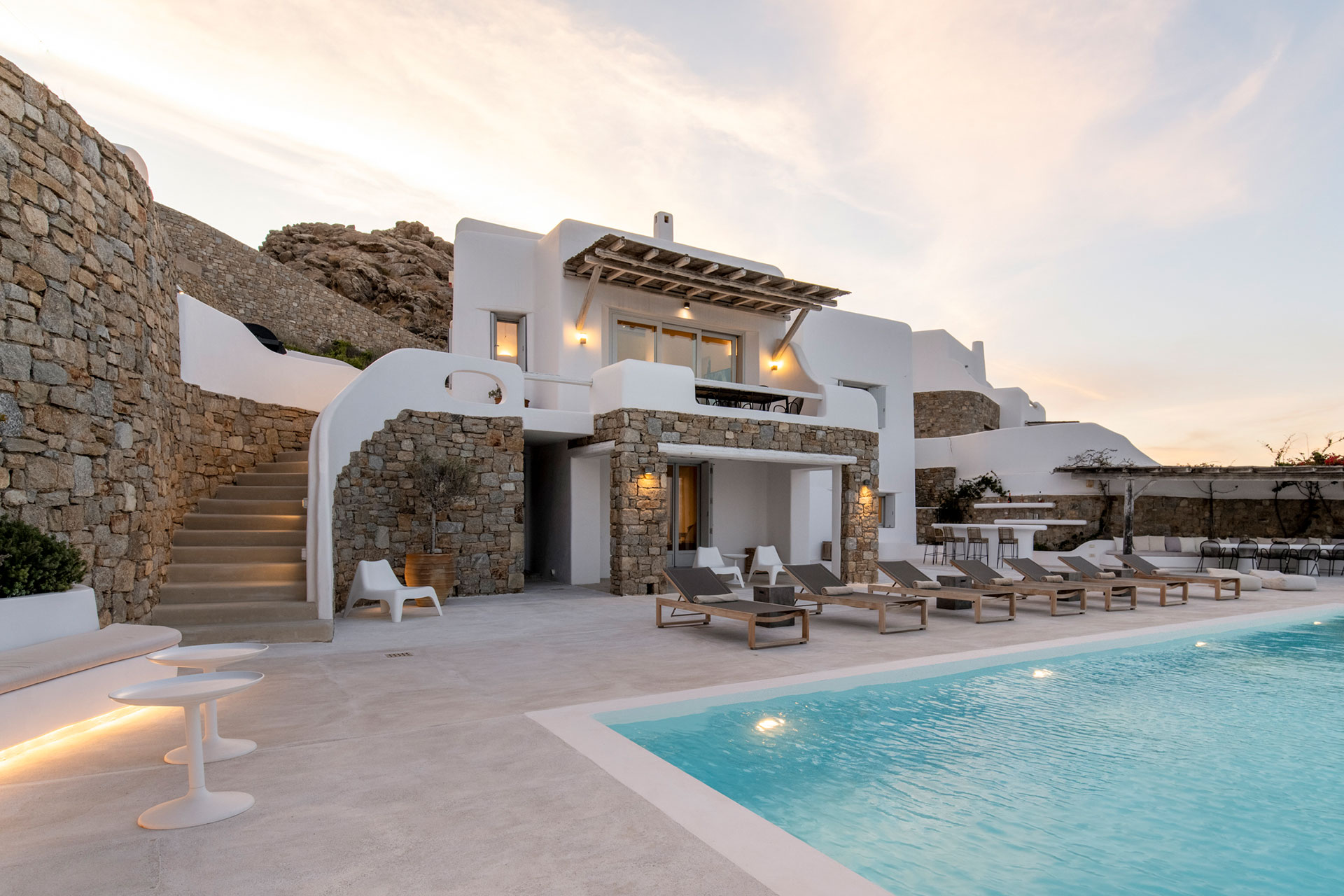 villa-celesta_villa_Mykonos-greece_exterior-space-sunset.jpg