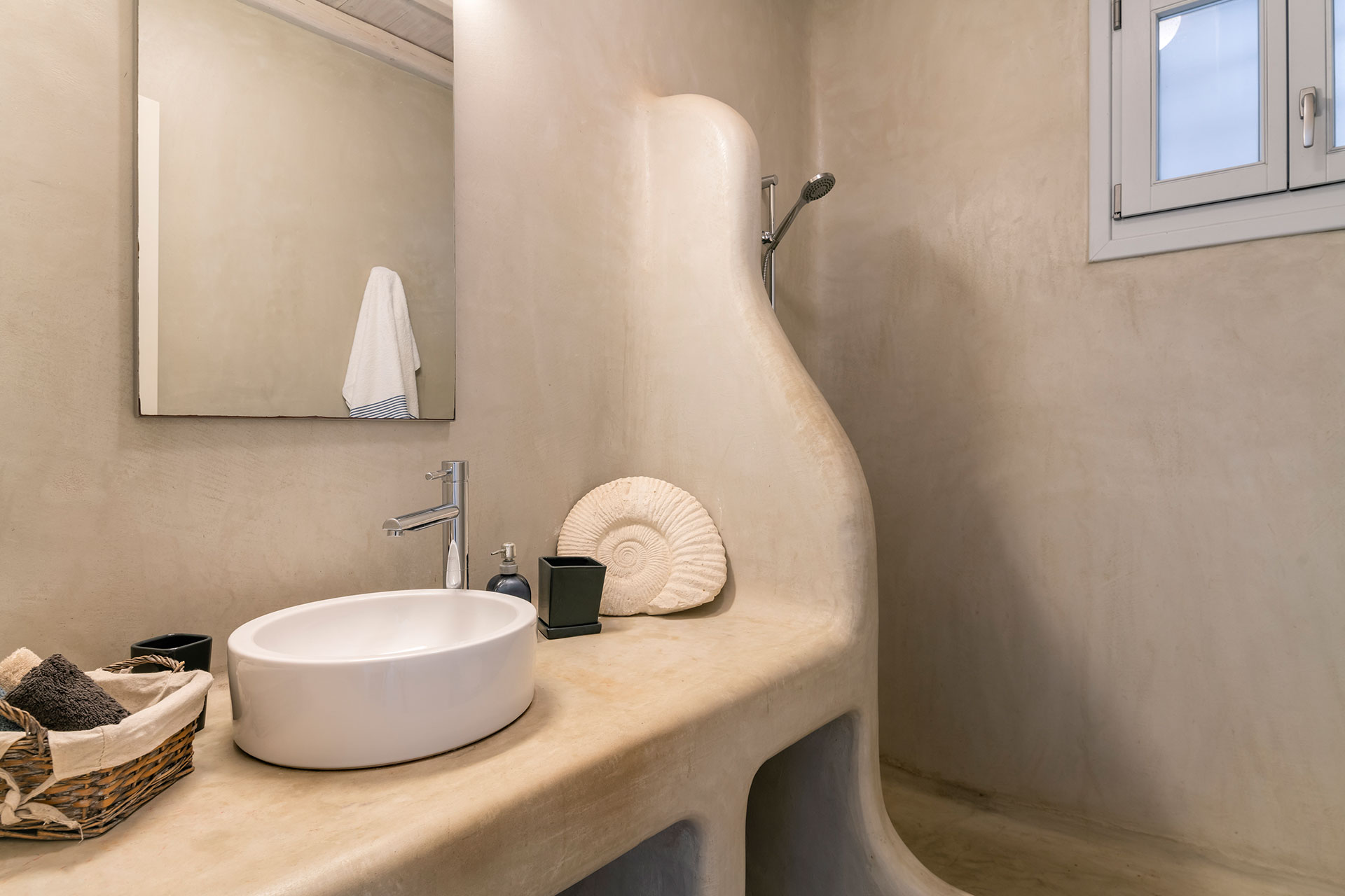 villa-celesta_villa_Mykonos-greece_interior-bath-room.jpg
