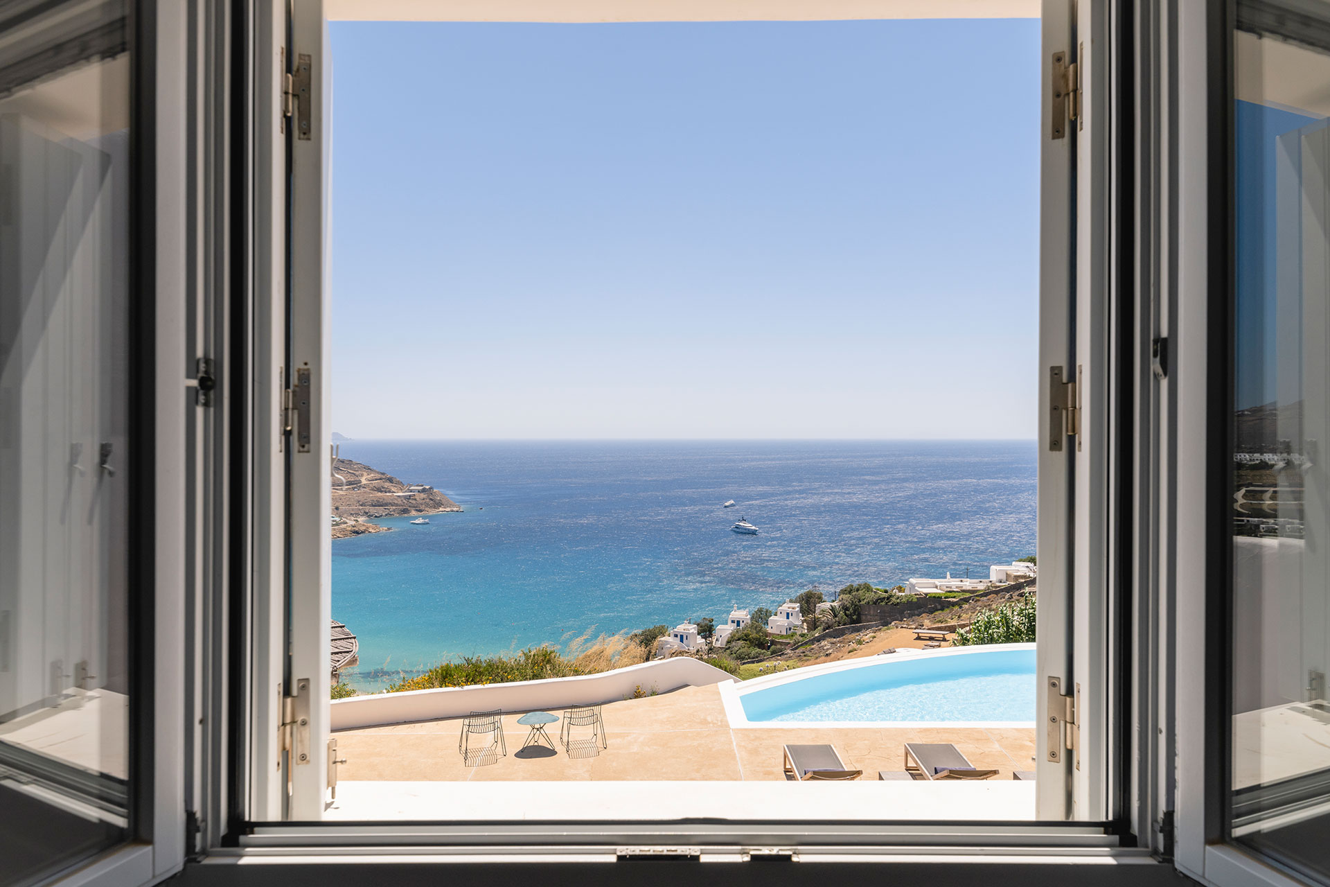 villa-celesta_villa_Mykonos-greece_interior-window.jpg