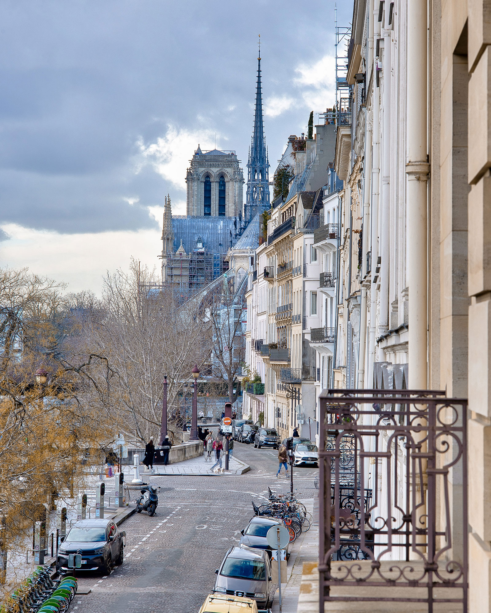 le-plongeoir-de-lile-saint-louis_apartment_paris-france_exterior-balcony.jpg