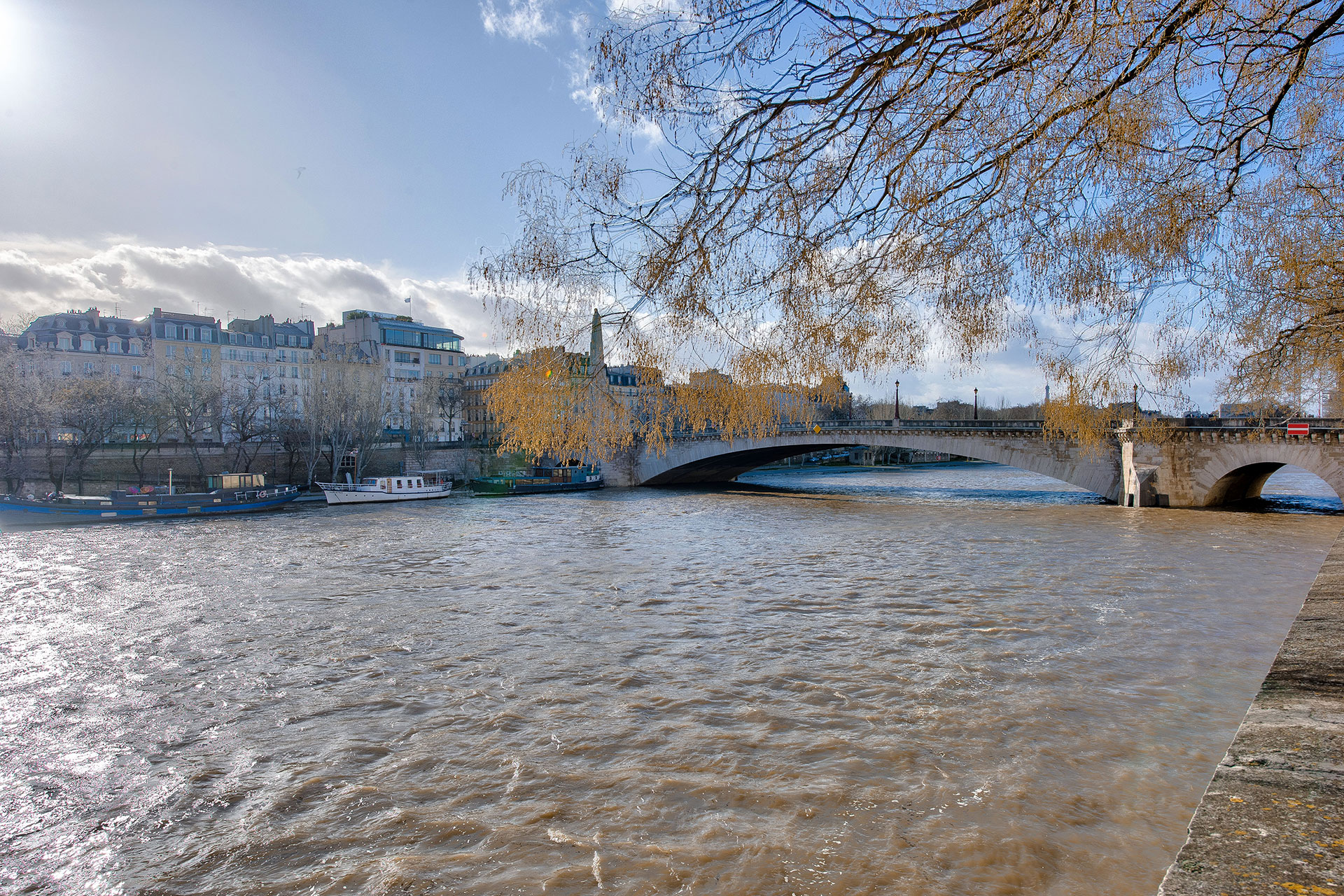 le-plongeoir-de-lile-saint-louis_apartment_paris-france_exterior-view.jpg