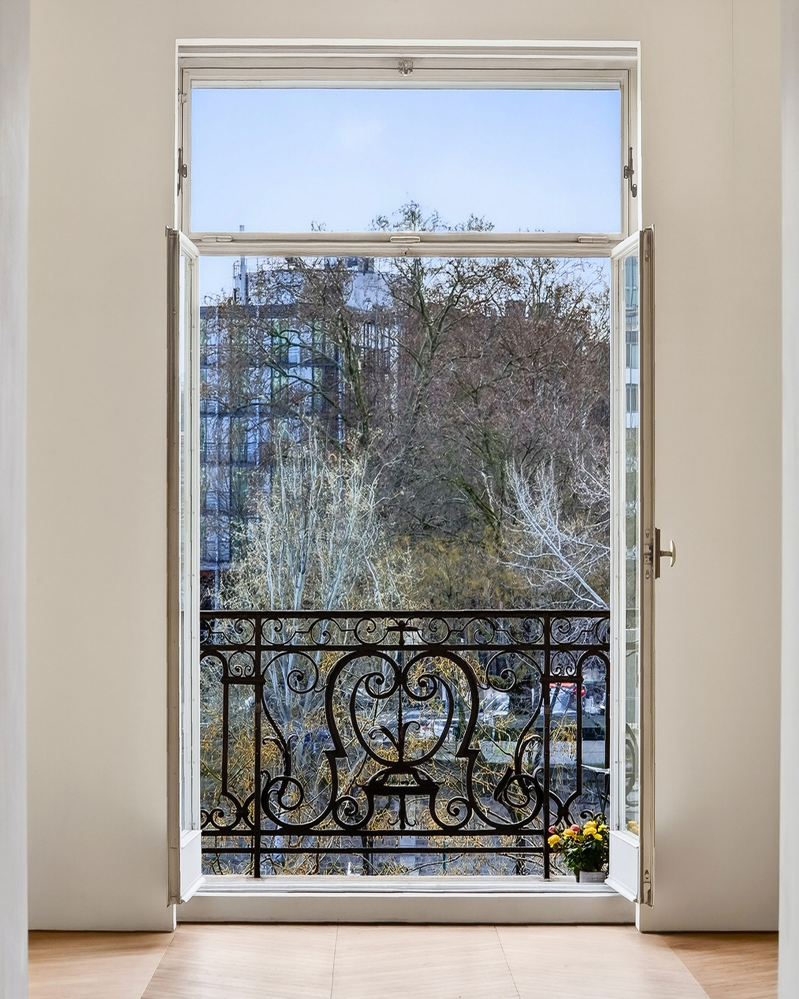 le-plongeoir-de-lile-saint-louis_apartment_paris-france_interior-window-view.jpg