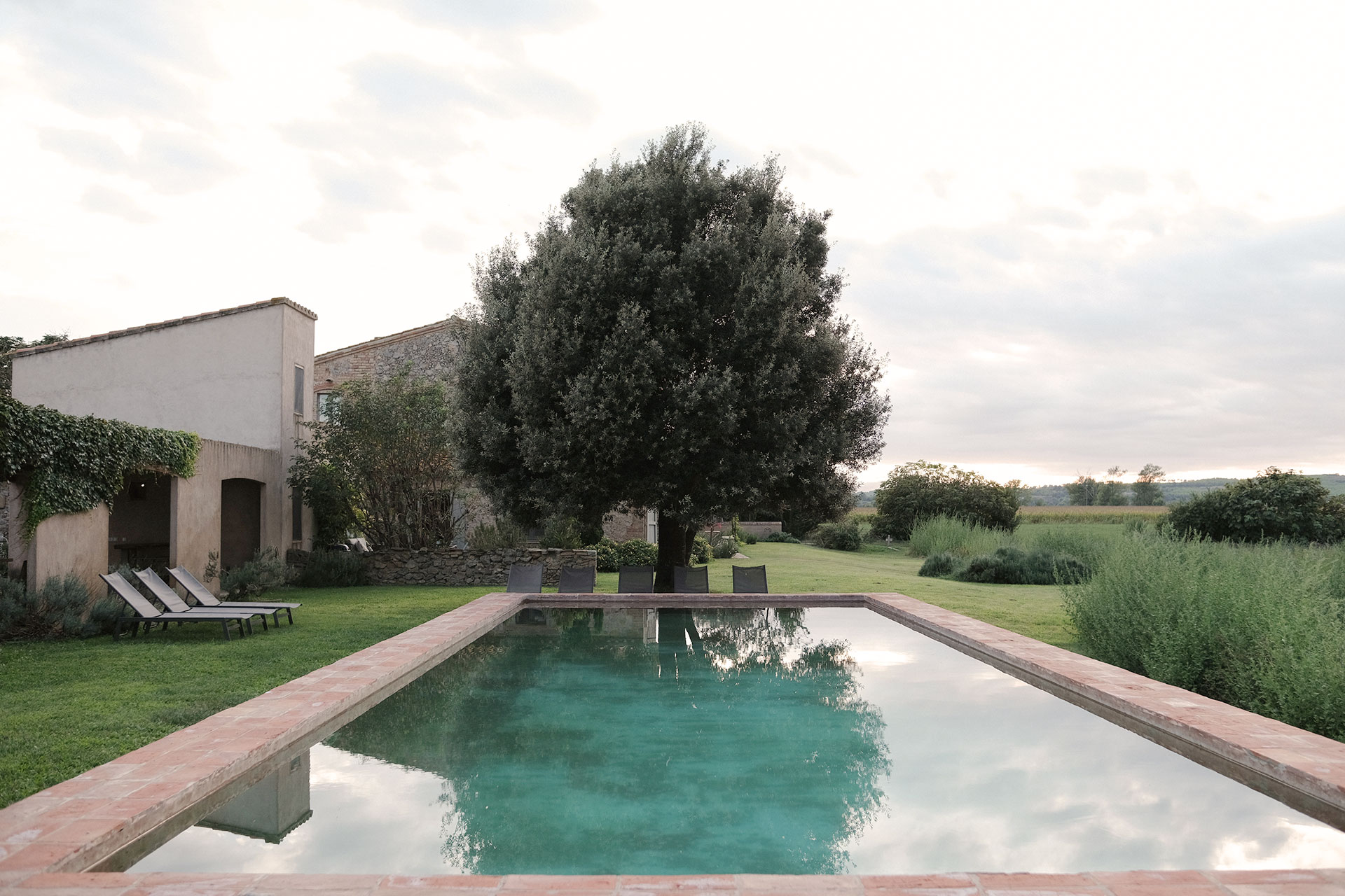 mas-pepito-casa-granado_farmhouse_catalonia-spain_exterior-pool.jpg