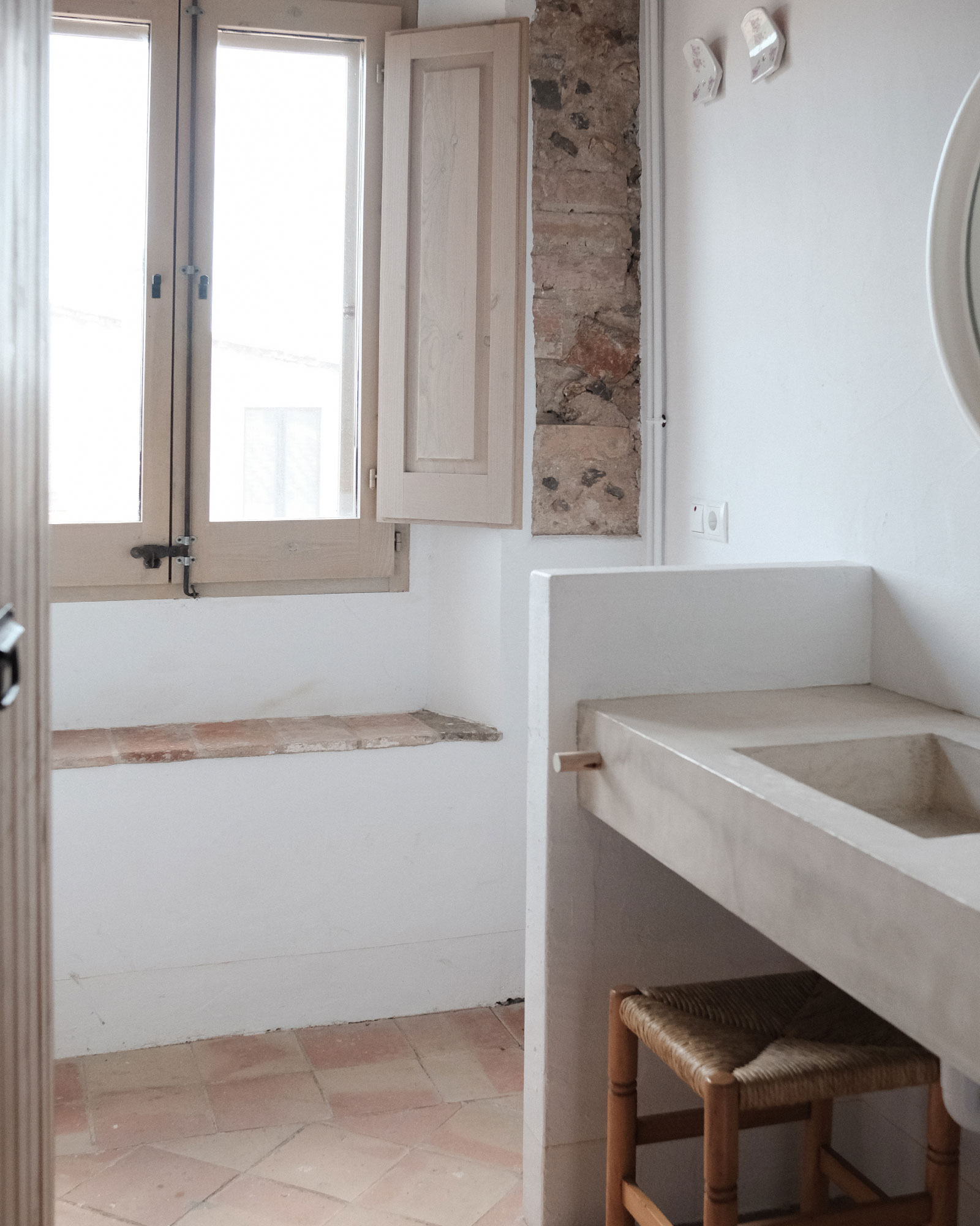 mas-pepito-casa-granado_farmhouse_catalonia-spain_interior-bathroom-detail.jpg