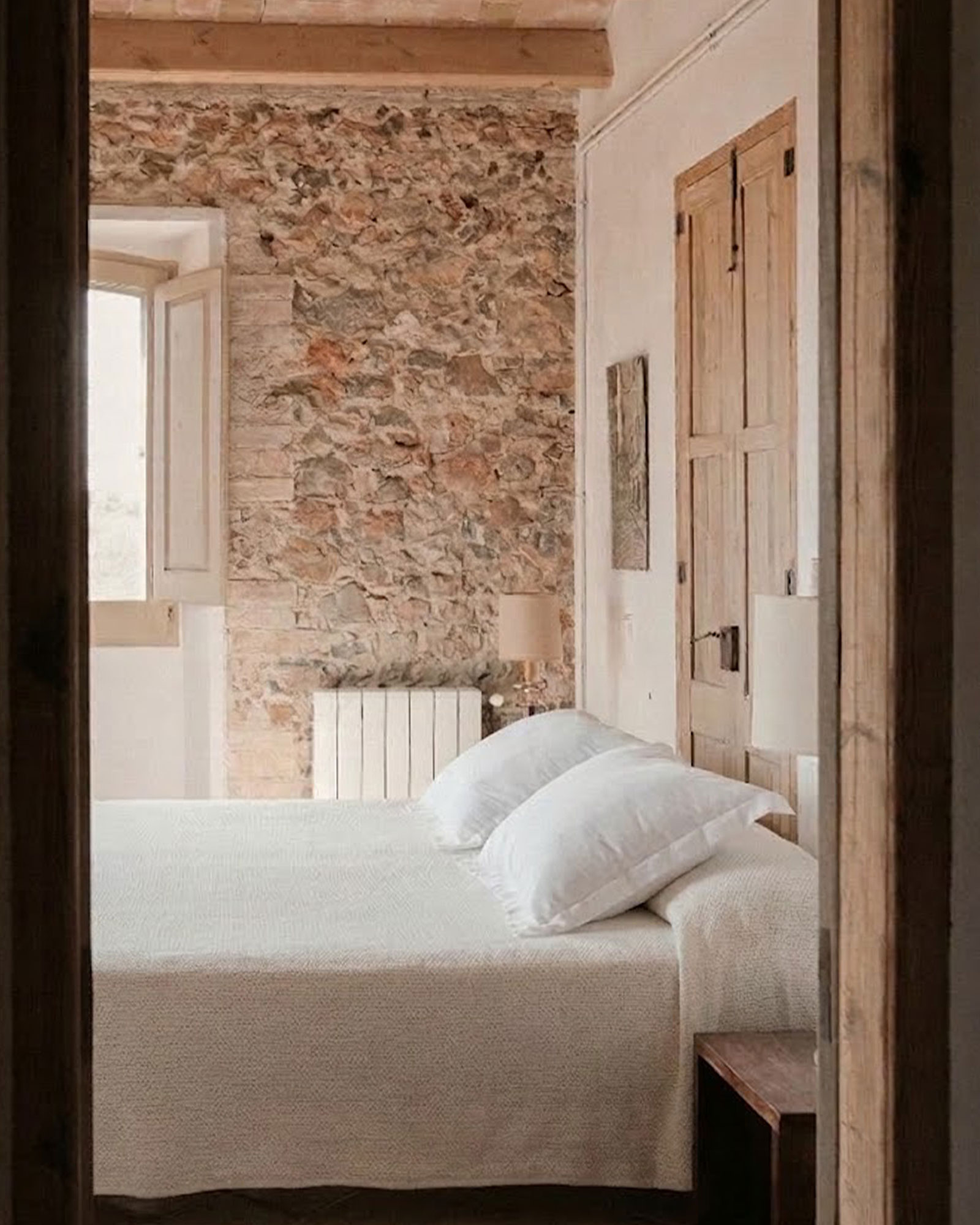 mas-pepito-casa-granado_farmhouse_catalonia-spain_interior-bedroom-space.jpg