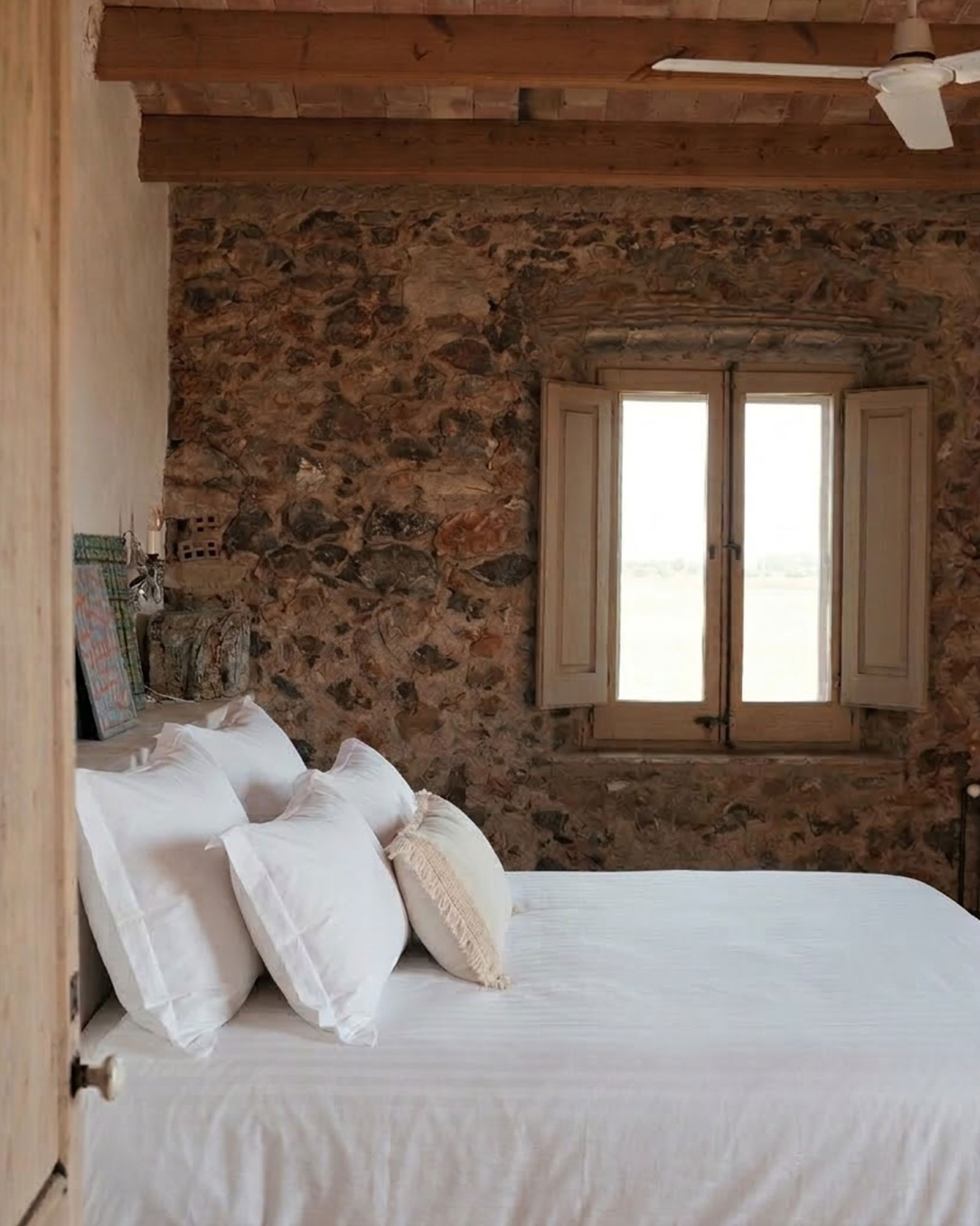 mas-pepito-casa-granado_farmhouse_catalonia-spain_interior-bedroom-window.jpg