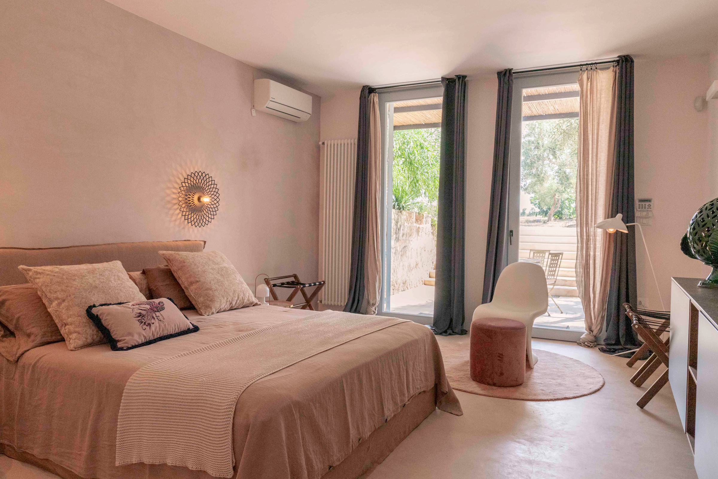 villa-amapulia_ostuni_interior-bedroom.jpg