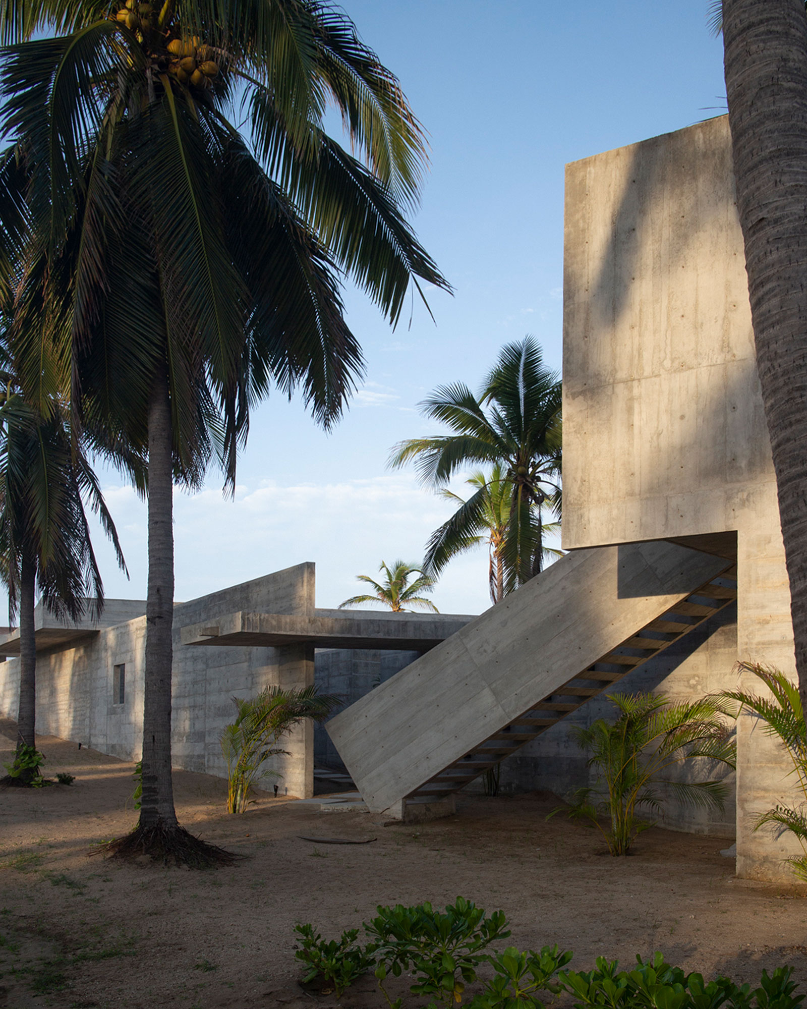 roca-ahumada_villa_puerto-escondido-oaxaca-mexico_exterior-architecture.jpg