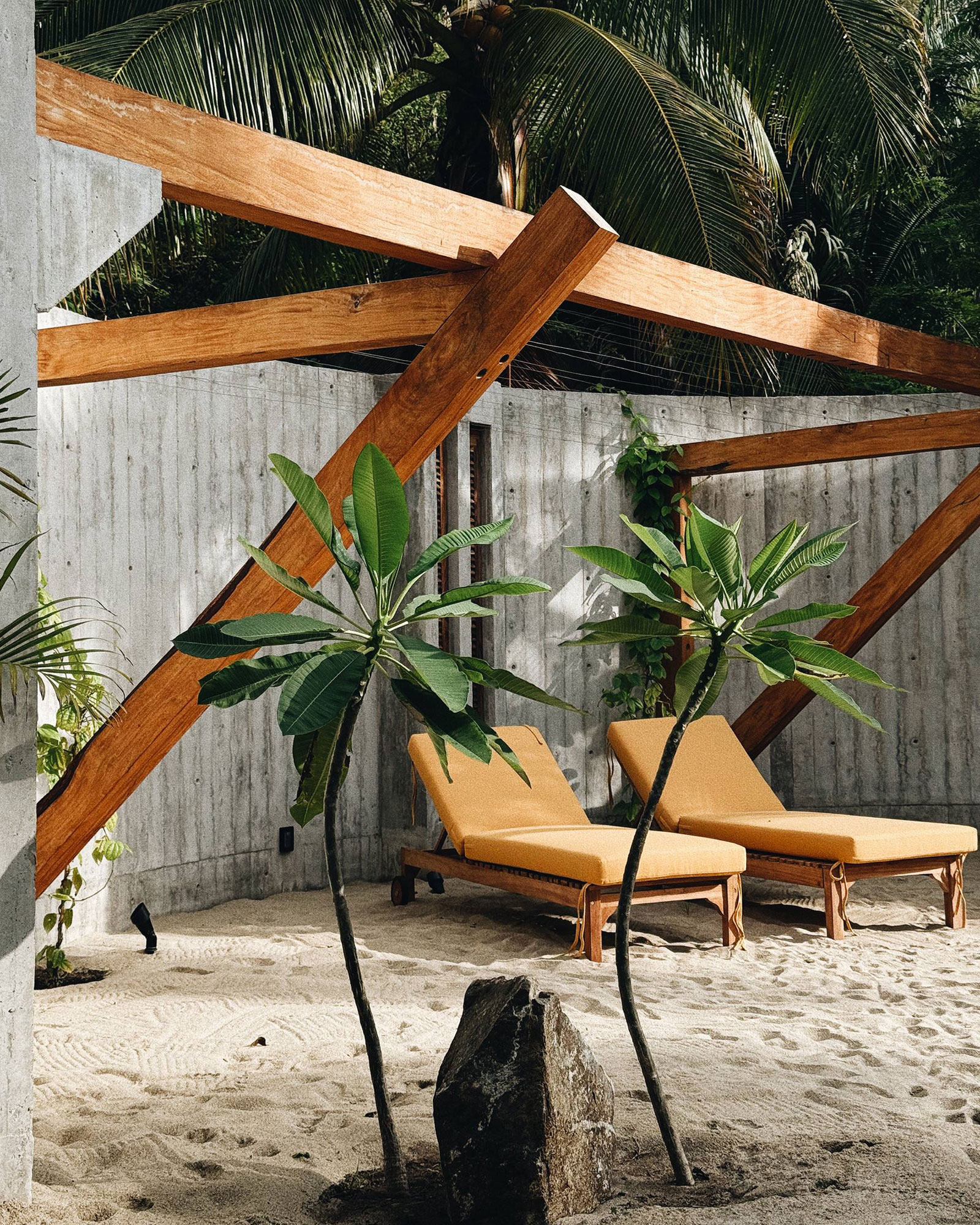 roca-ahumada_villa_puerto-escondido-oaxaca-mexico_exterior-beach.jpg