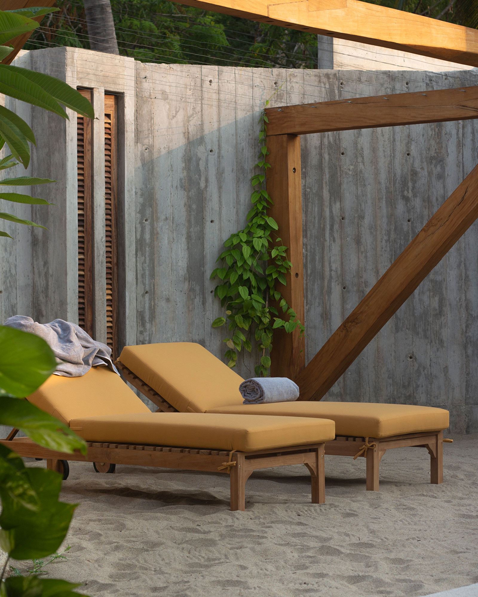 roca-ahumada_villa_puerto-escondido-oaxaca-mexico_exterior-detail-seat.jpg