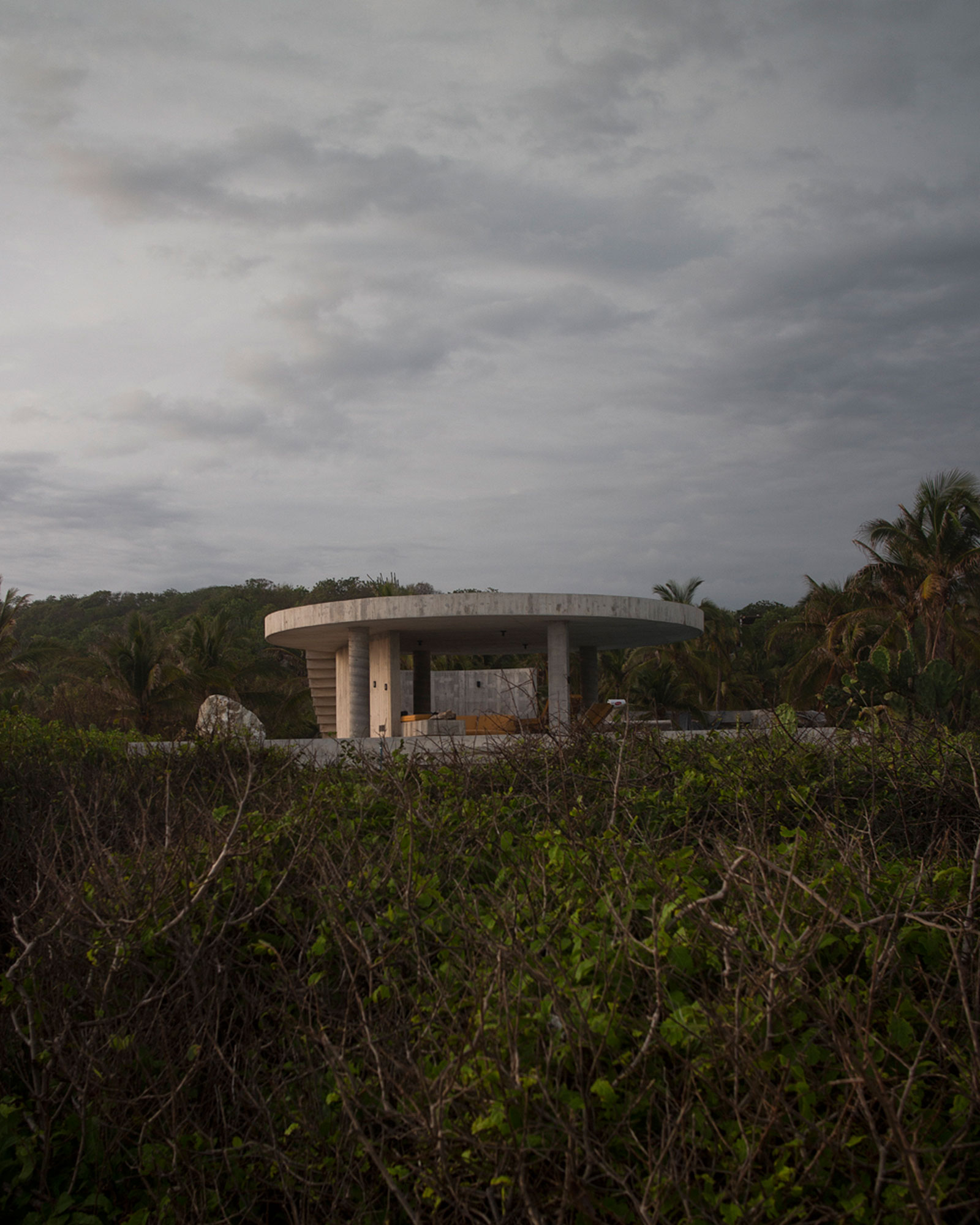 roca-ahumada_villa_puerto-escondido-oaxaca-mexico_exterior-facade.jpg