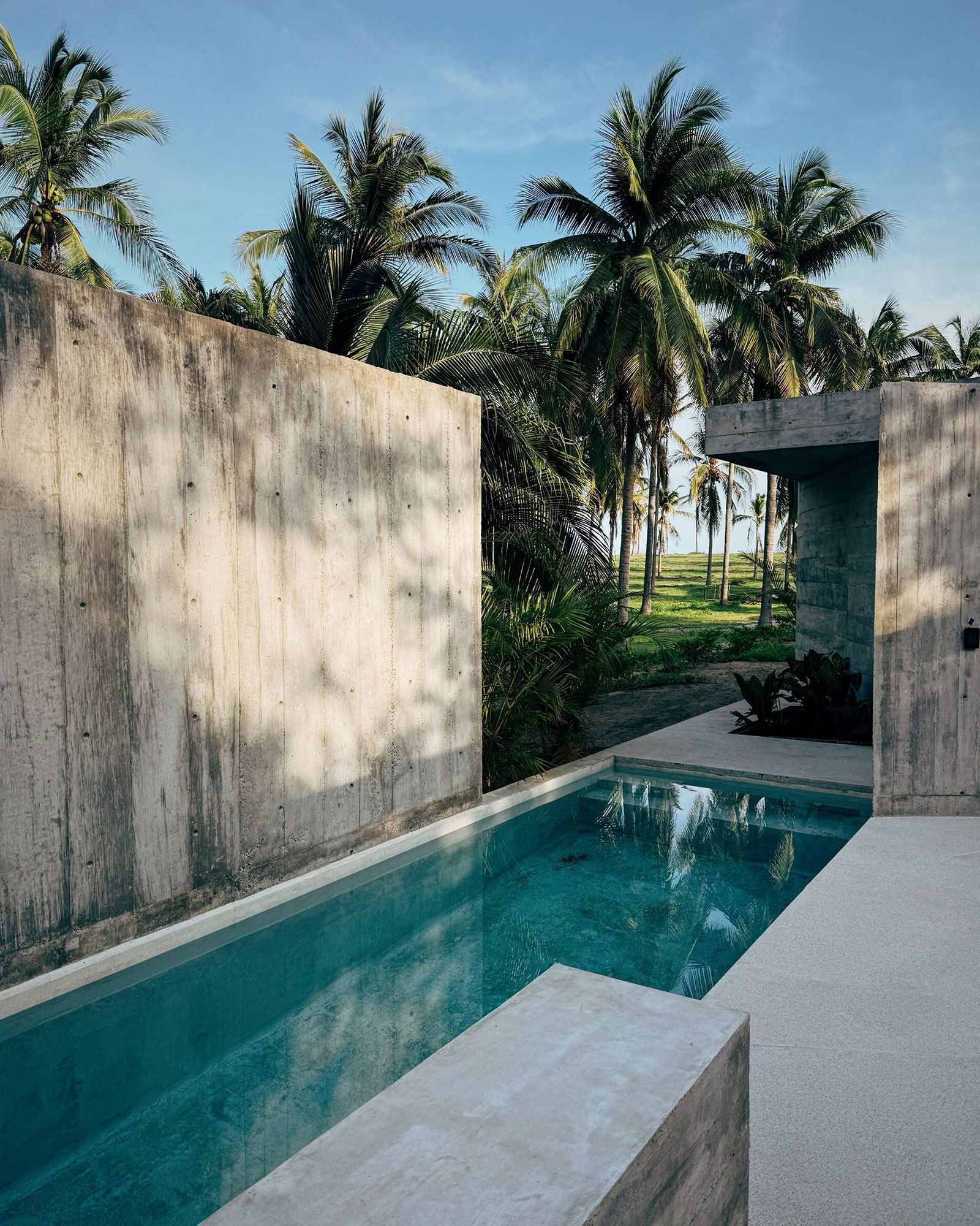 roca-ahumada_villa_puerto-escondido-oaxaca-mexico_exterior-pool-detail.jpg