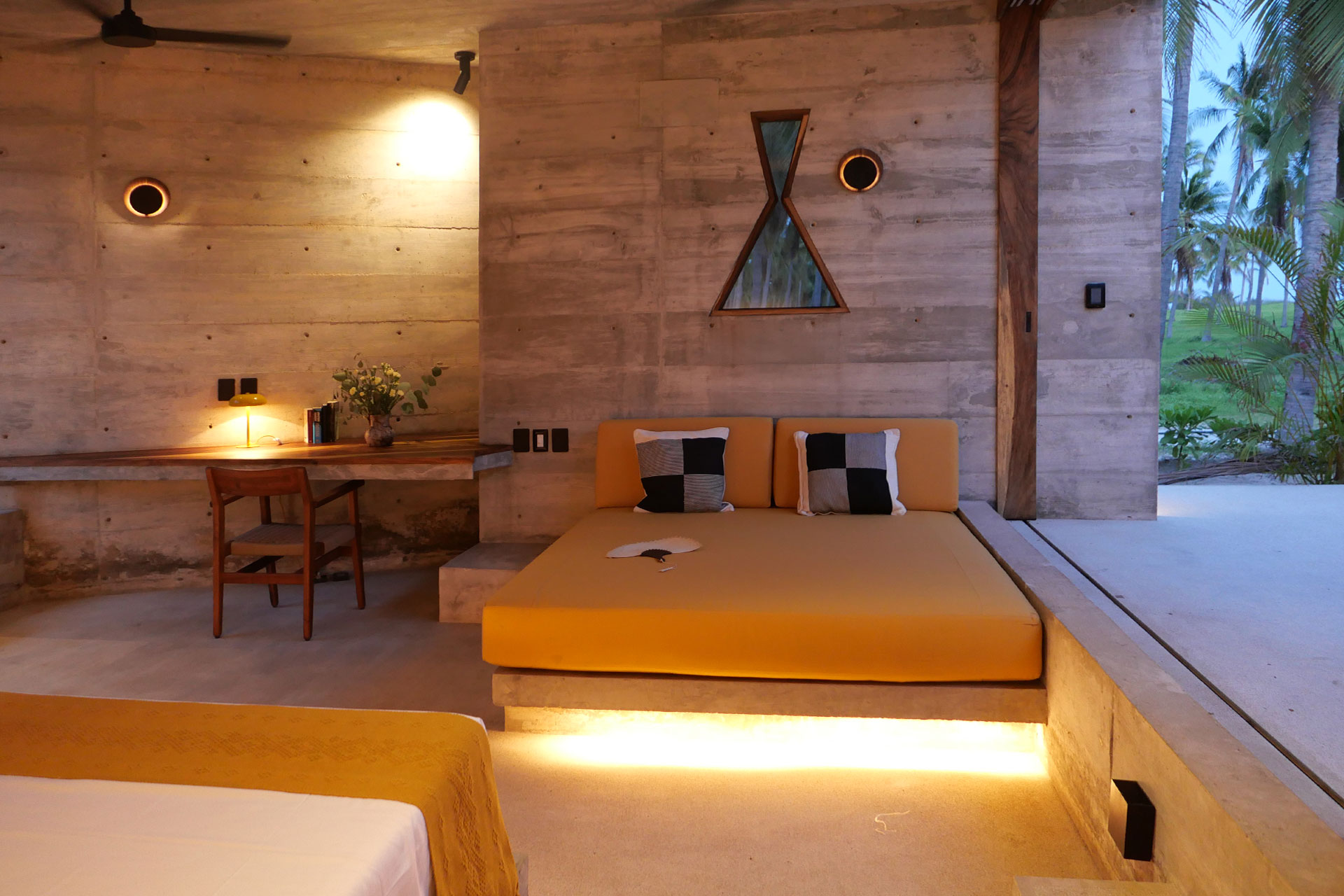 roca-ahumada_villa_puerto-escondido-oaxaca-mexico_interior-bedroom-space.jpg