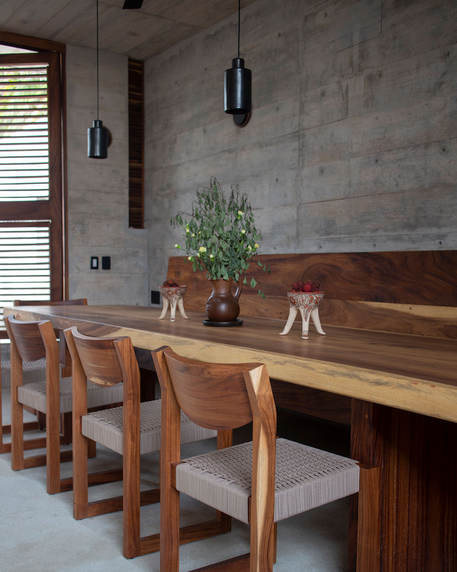 roca-ahumada_villa_puerto-escondido-oaxaca-mexico_interior-table.jpg