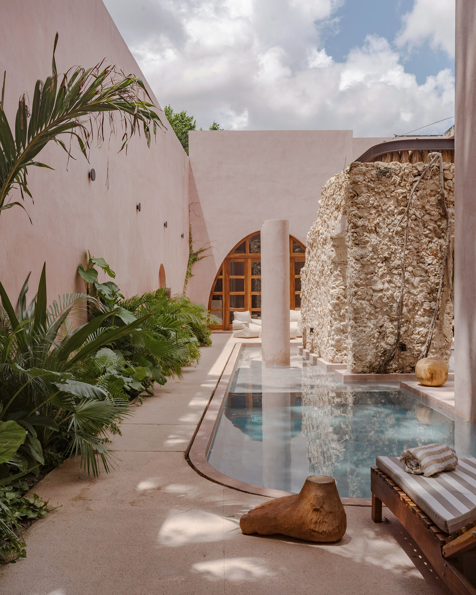 casa-rosa_villa_merida-mexico_exterior-architecture-design.jpg