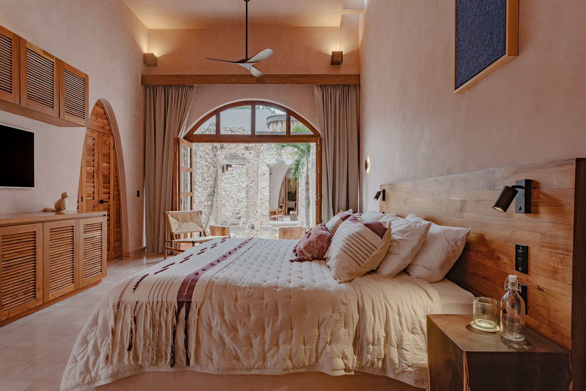 casa-rosa_villa_merida-mexico_interior-bedroom.jpg