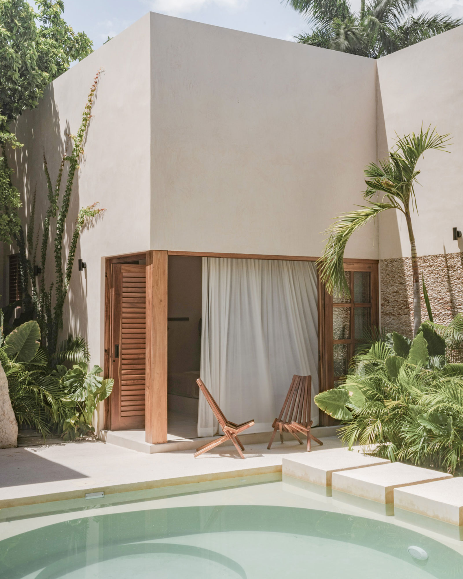 casa-piedra-merida_villa_merida-mexico_exterior-chairs.jpg
