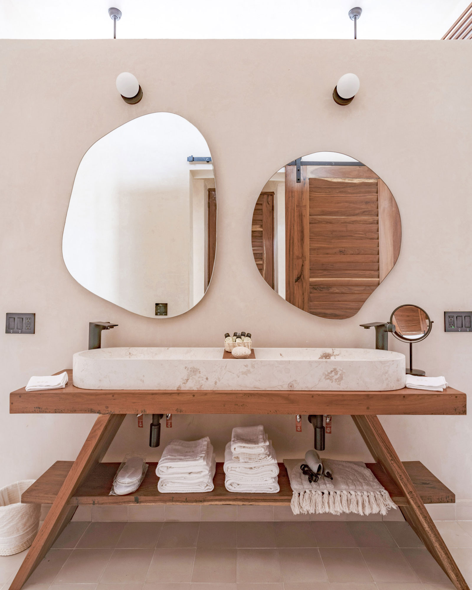 casa-piedra-merida_villa_merida-mexico_interior-mirrors.jpg