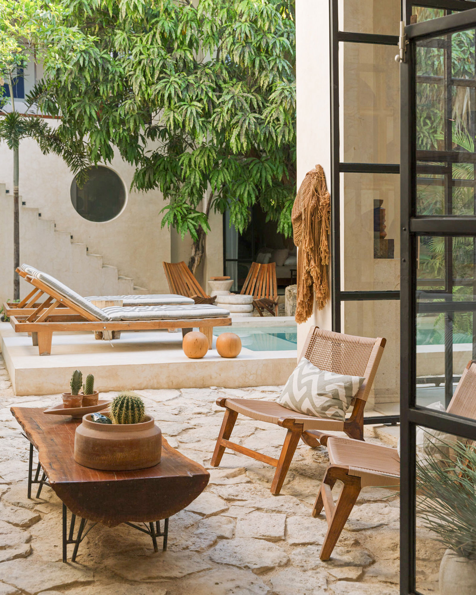casa-ki-merida_house_merida-mexico_exterior-chairs.jpg
