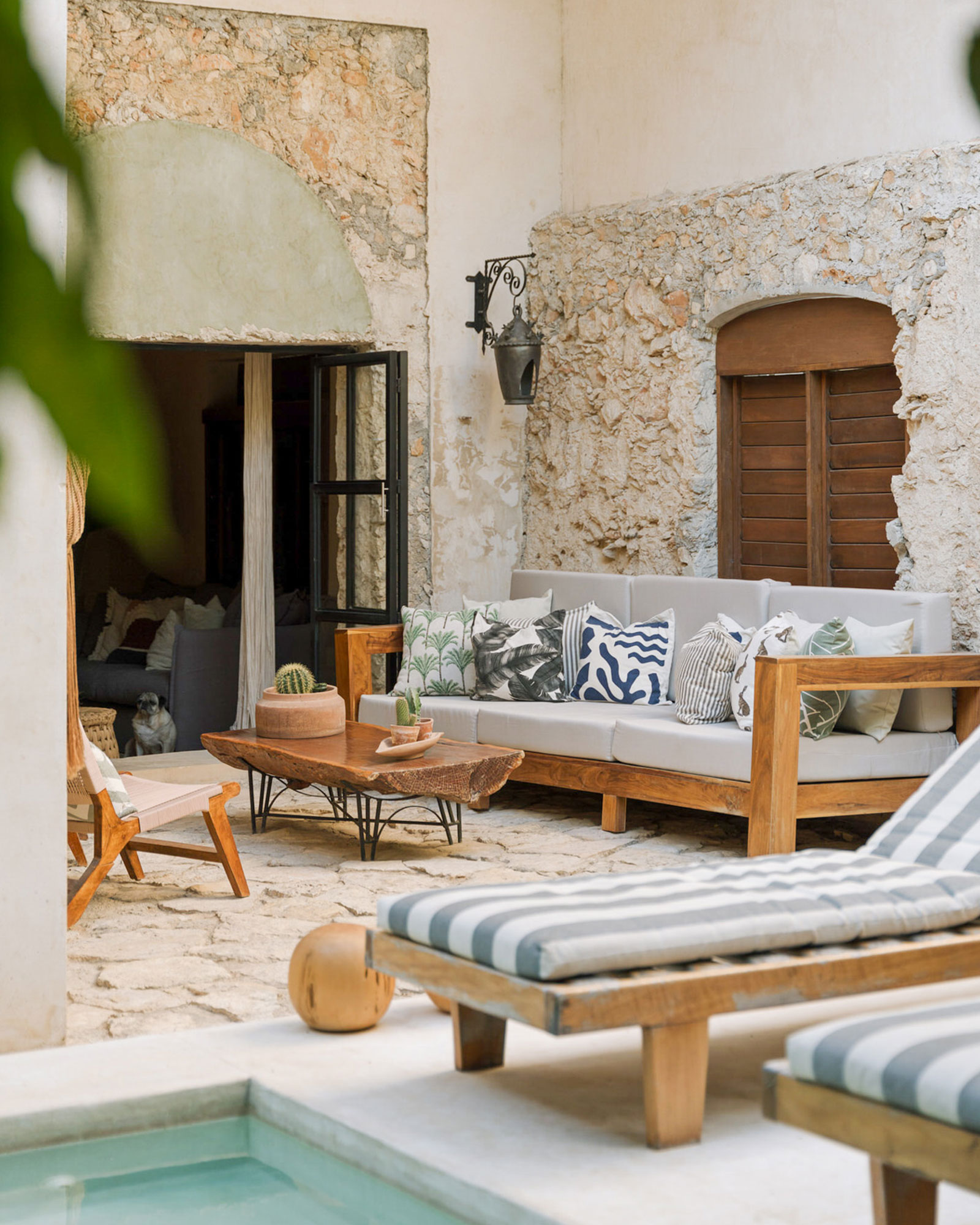 casa-ki-merida_house_merida-mexico_exterior-sofa-design.jpg