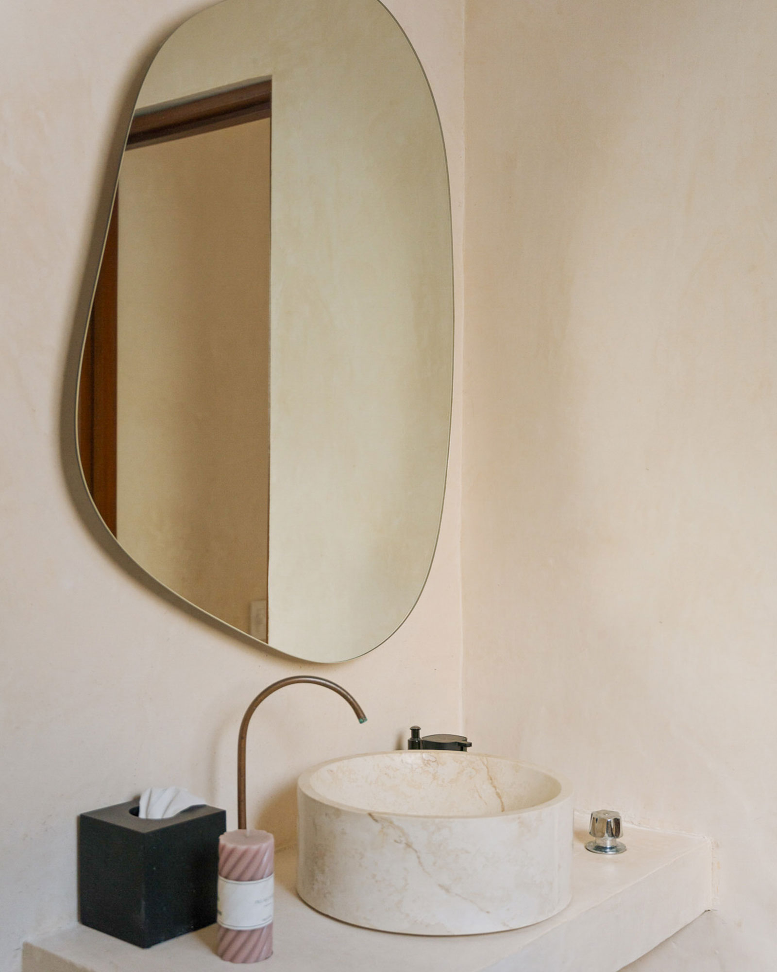 casa-ki-merida_house_merida-mexico_interior-bathroom-mirror.jpg
