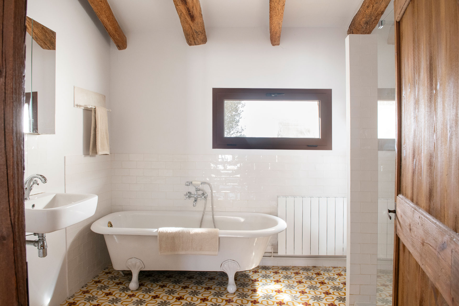casa-maltesa_house_Catalonia-Spain_interior-bathtub.jpg
