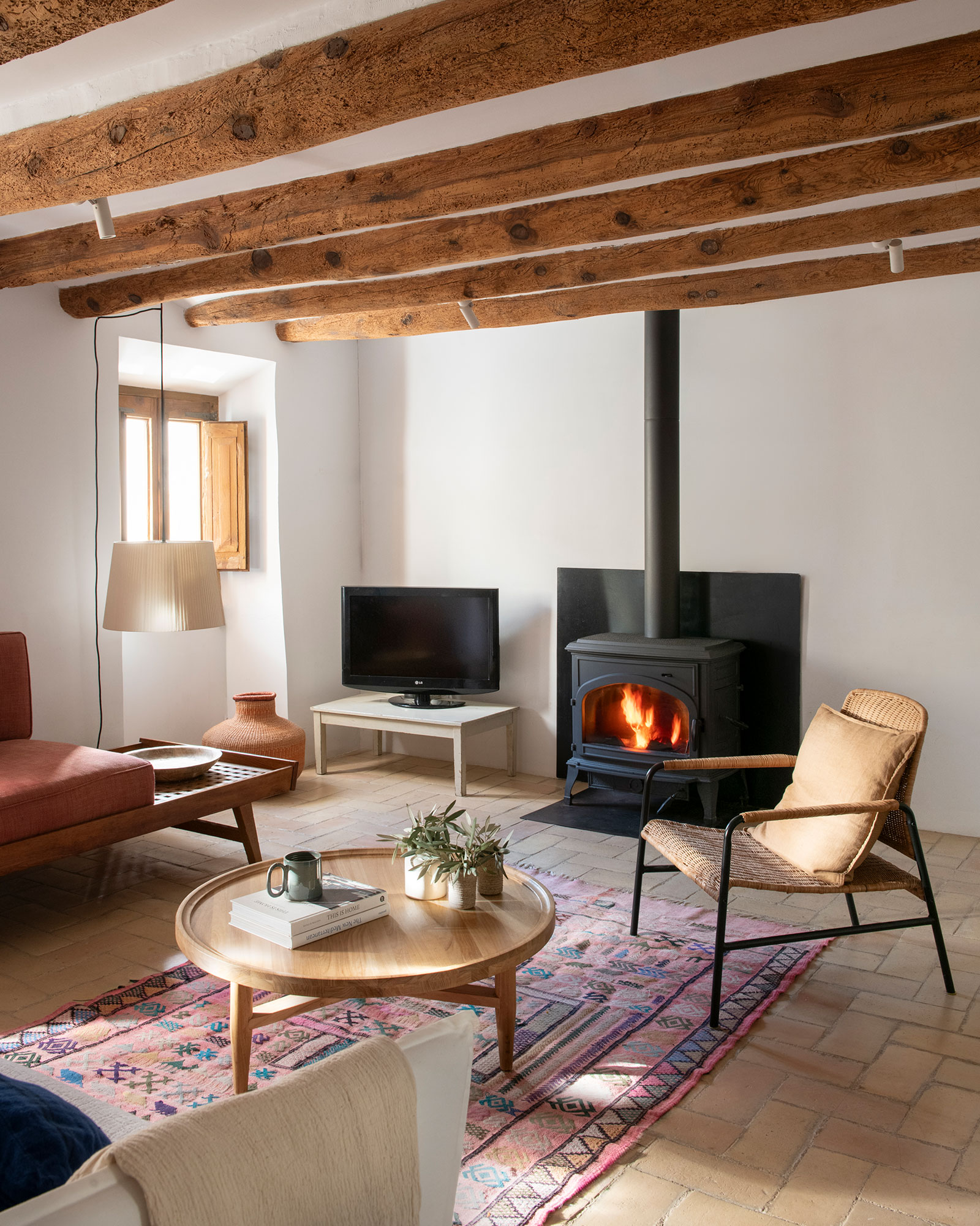 casa-maltesa_house_Catalonia-Spain_interior-fireplace.jpg
