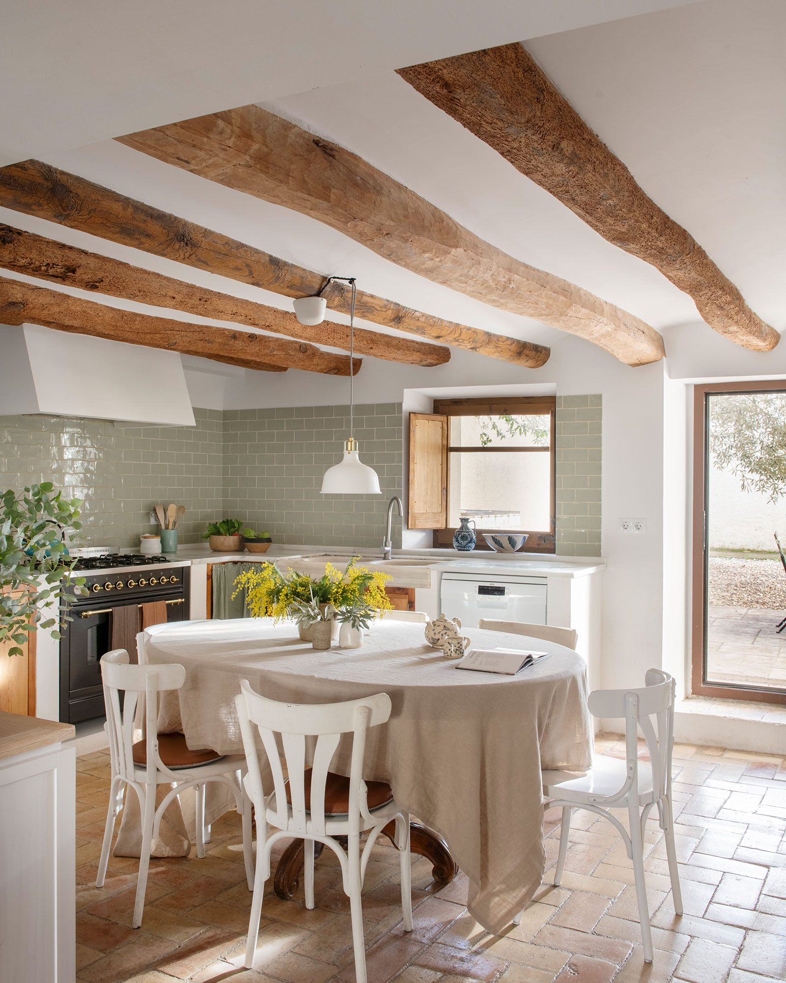 casa-maltesa_house_Catalonia-Spain_interior-kitchen.jpg