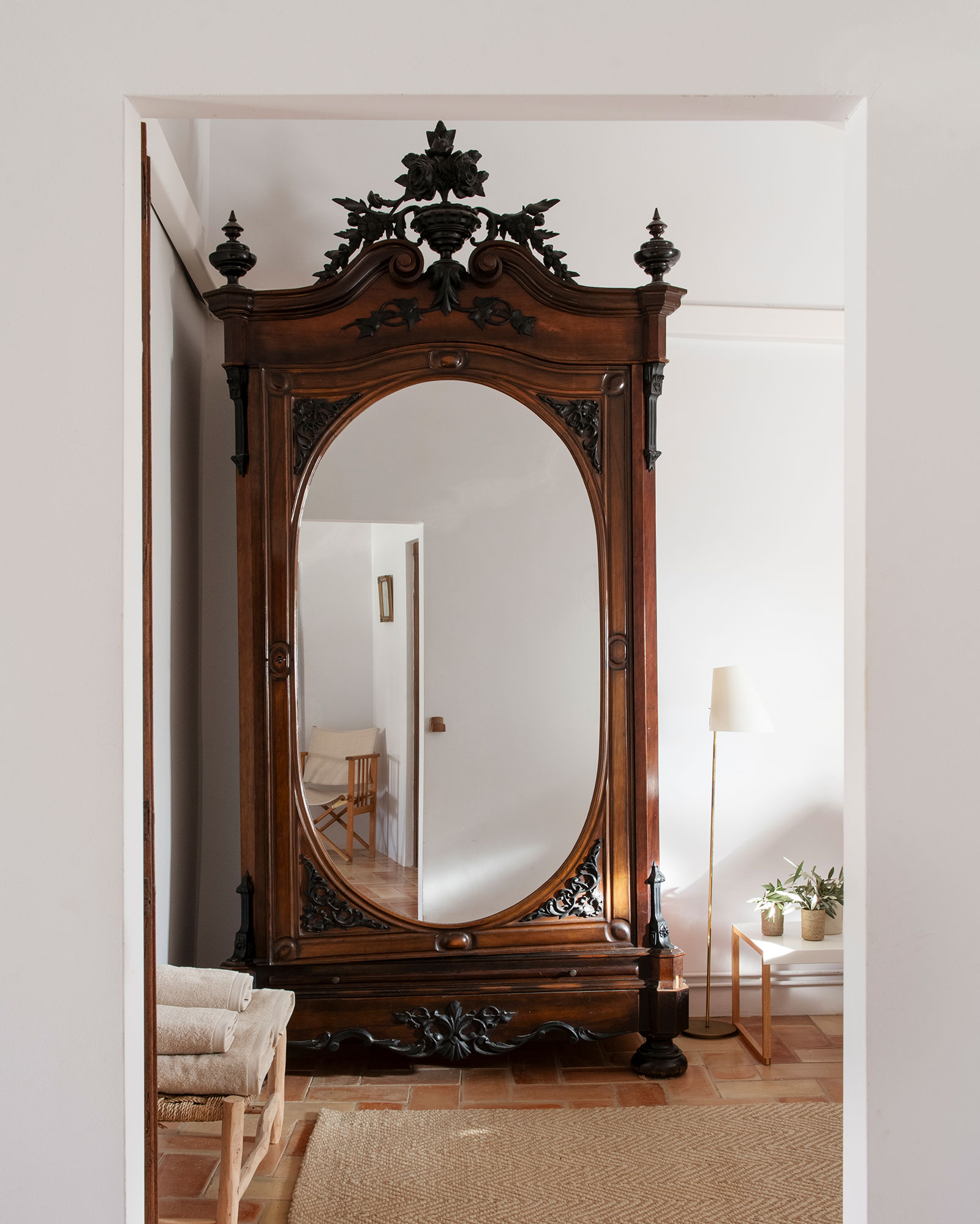 casa-maltesa_house_Catalonia-Spain_interior-mirror.jpg