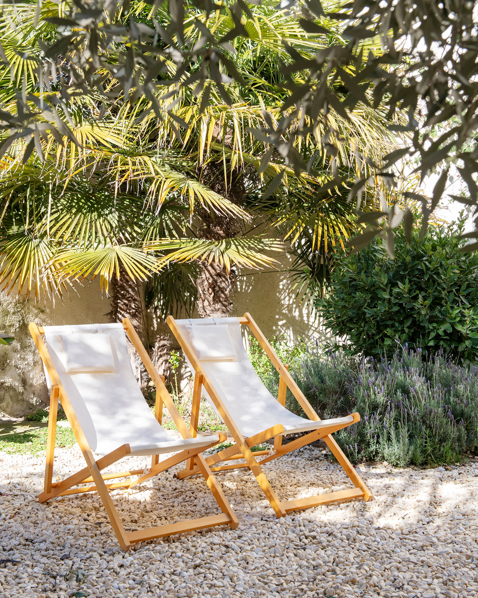 casa-maltesa_house_Catalonia-Spain_interior-two-chair.jpg