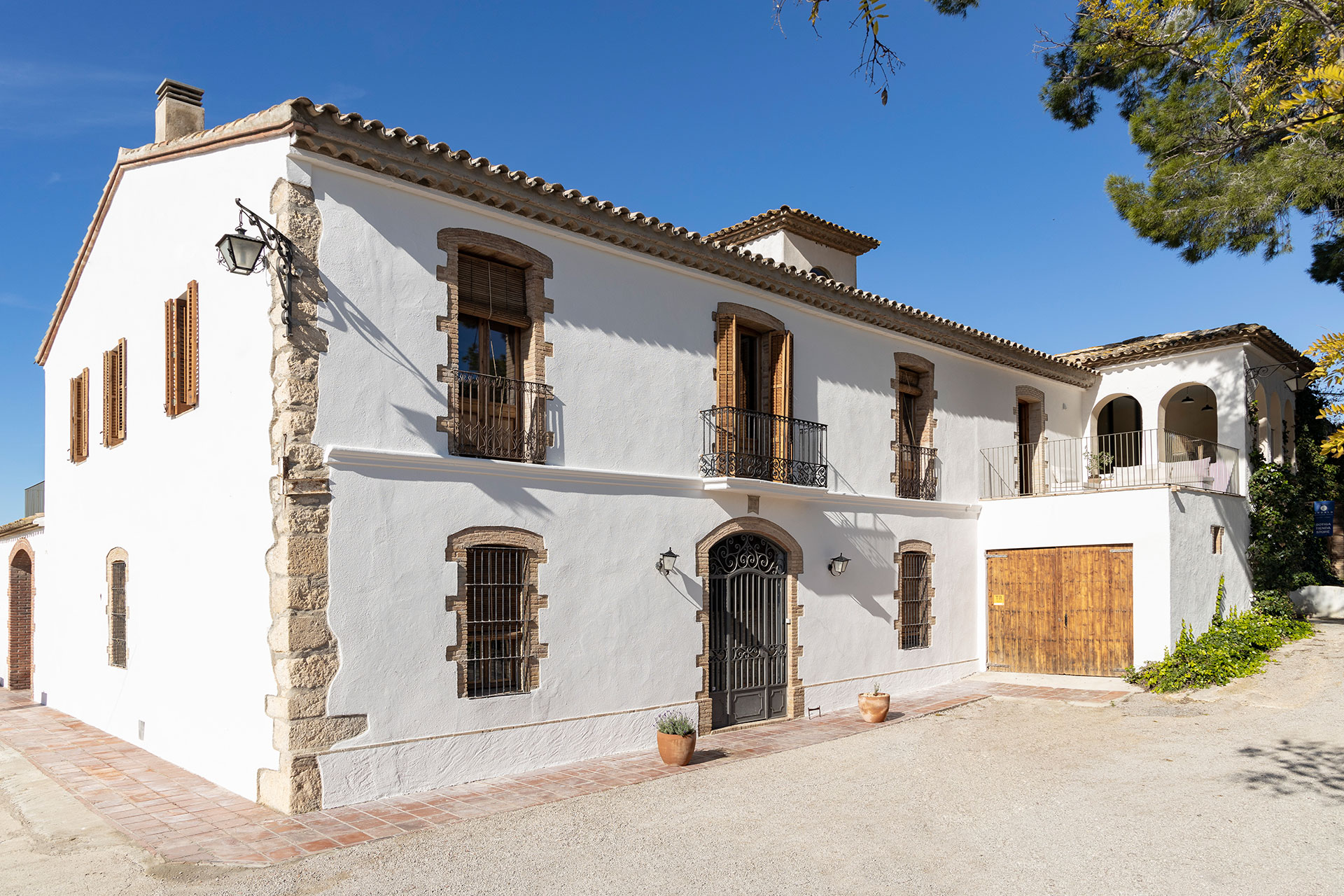 mas-grimosach_farmhouse_Catalunya-spain_exterior-design.jpg