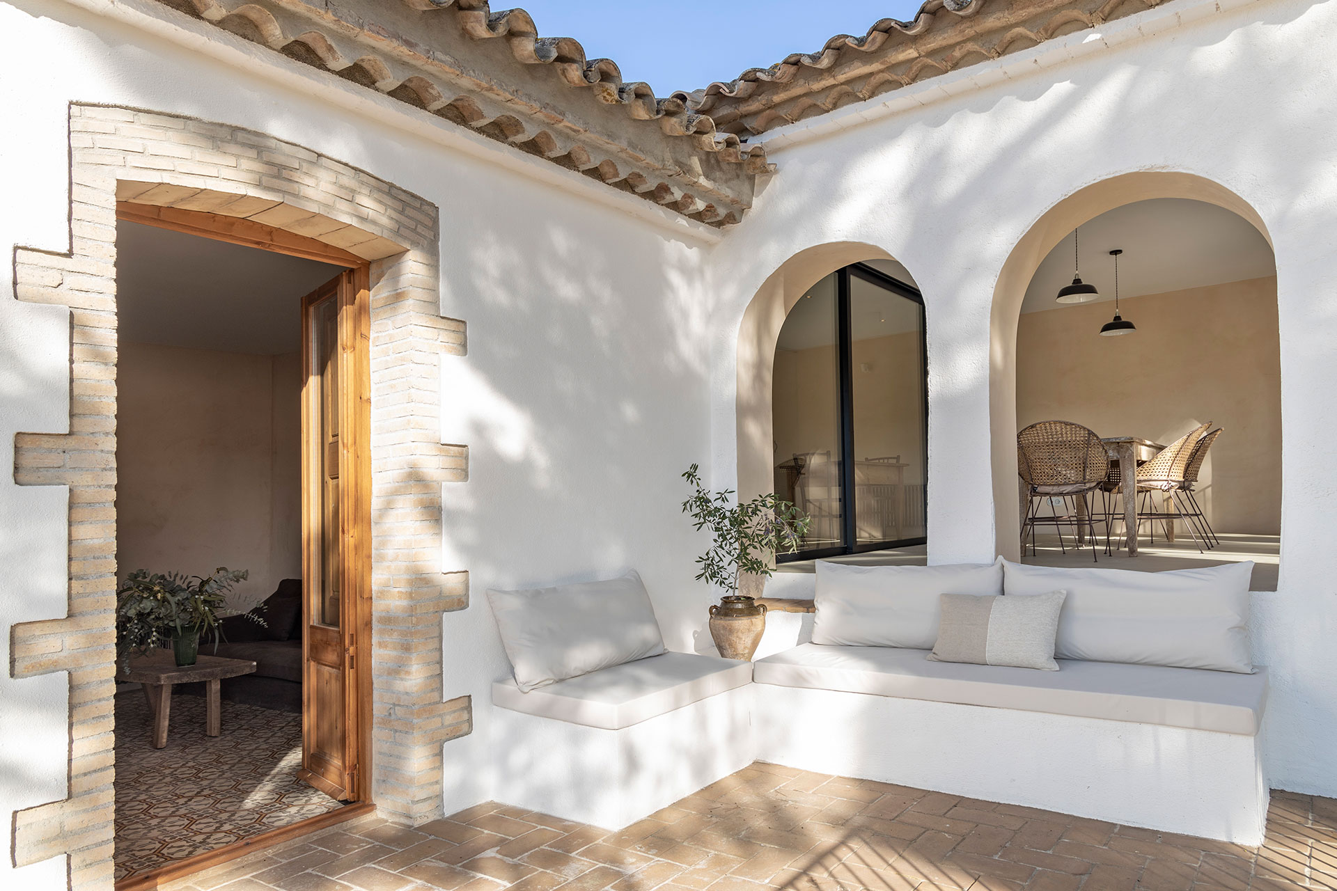 mas-grimosach_farmhouse_Catalunya-spain_exterior-space.jpg