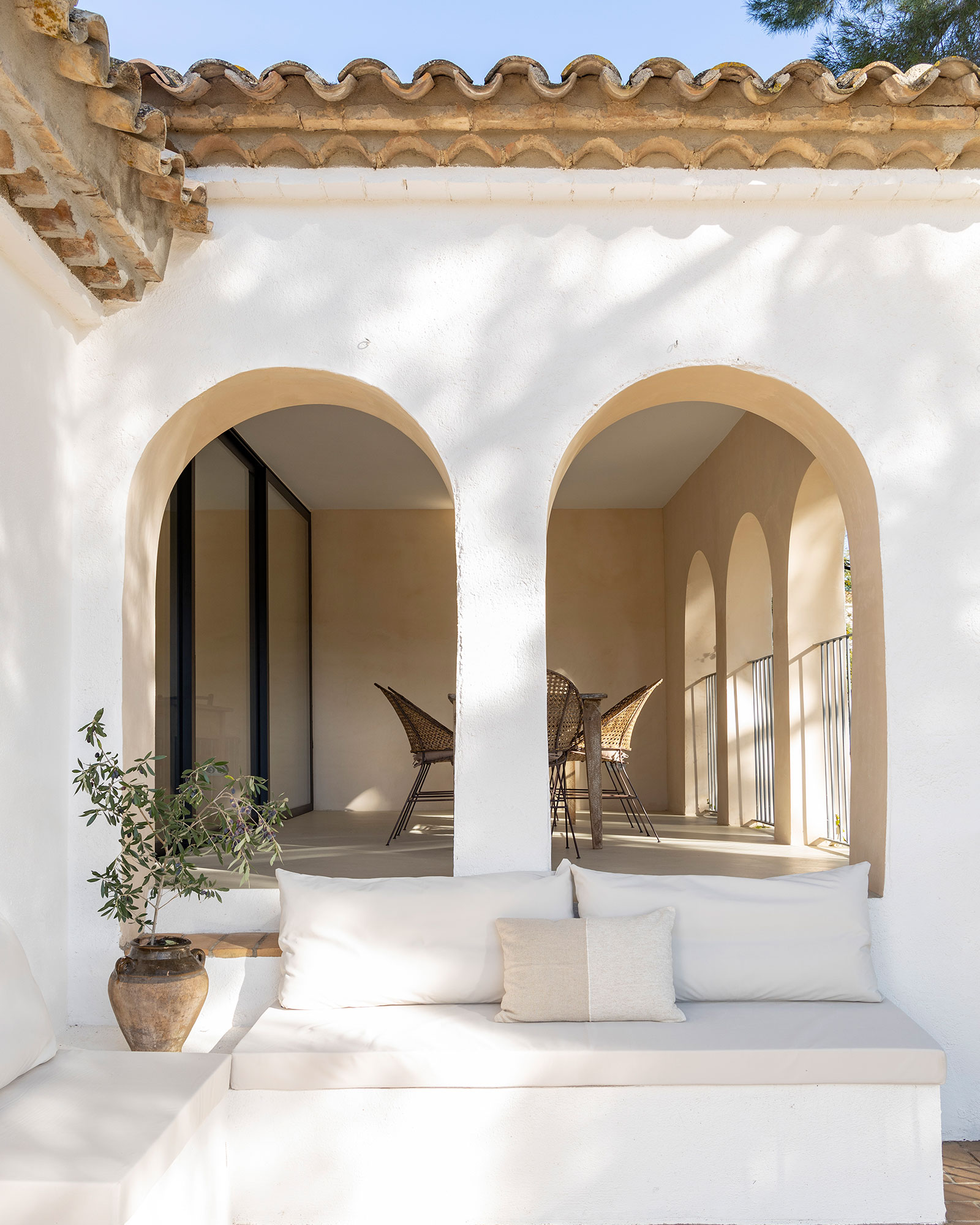 mas-grimosach_farmhouse_Catalunya-spain_exterior-terrace.jpg
