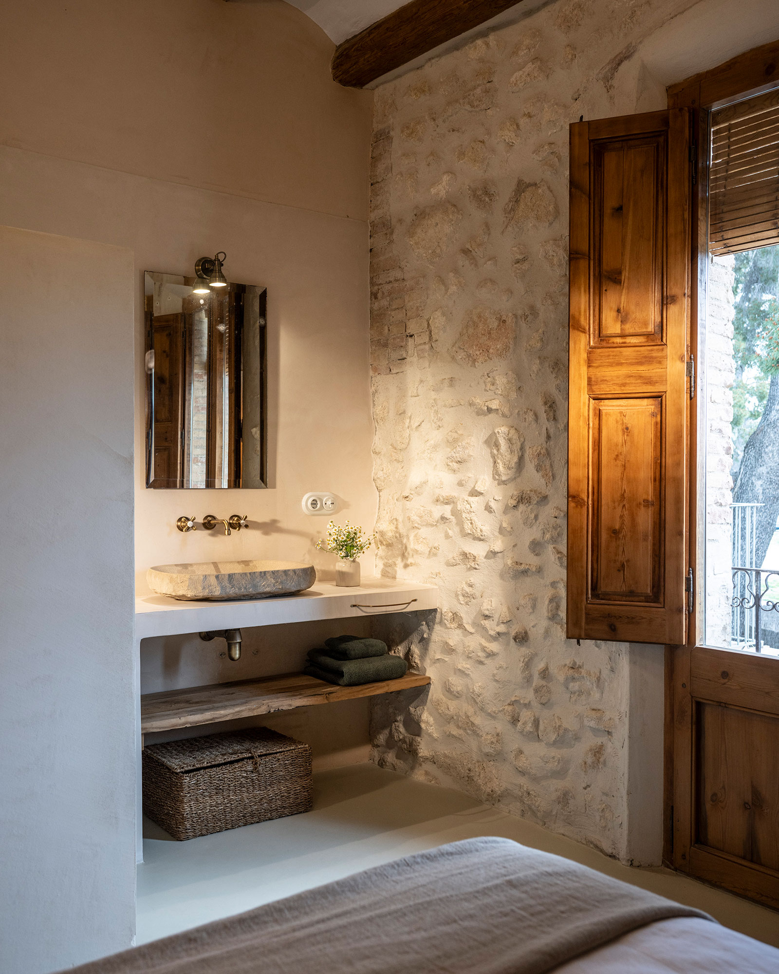 mas-grimosach_farmhouse_Catalunya-spain_interior-bath-room.jpg