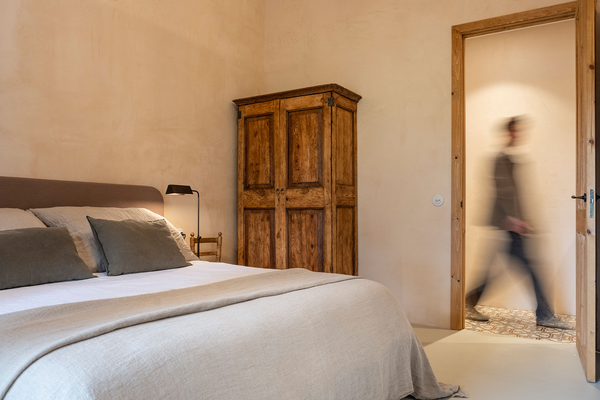 mas-grimosach_farmhouse_Catalunya-spain_interior-bed-room.jpg