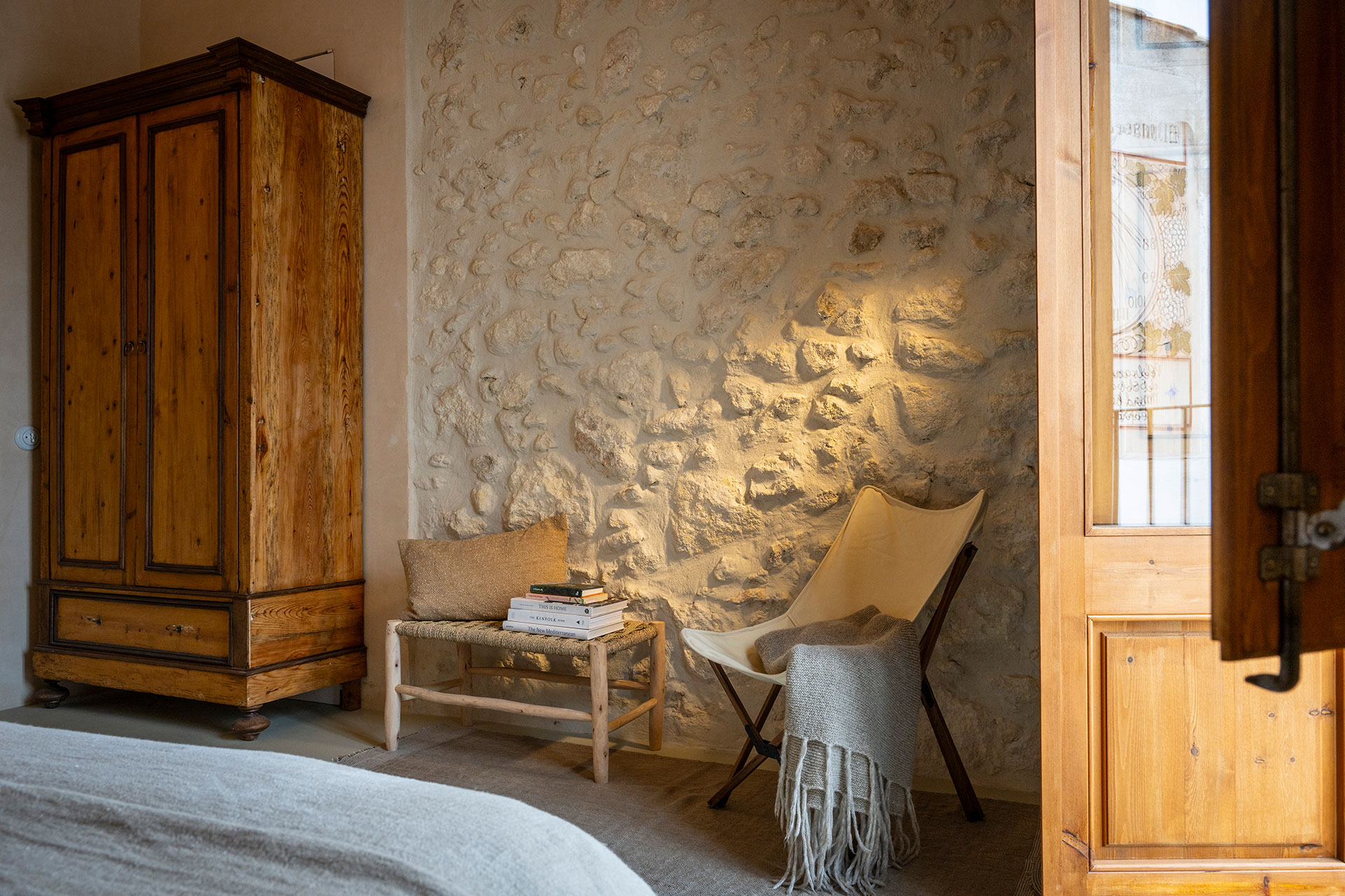 mas-grimosach_farmhouse_Catalunya-spain_interior-bedroom-space.jpg