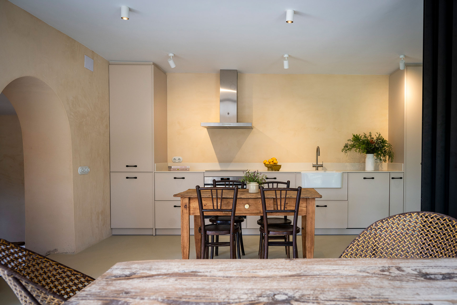 mas-grimosach_farmhouse_Catalunya-spain_interior-kitchen.jpg