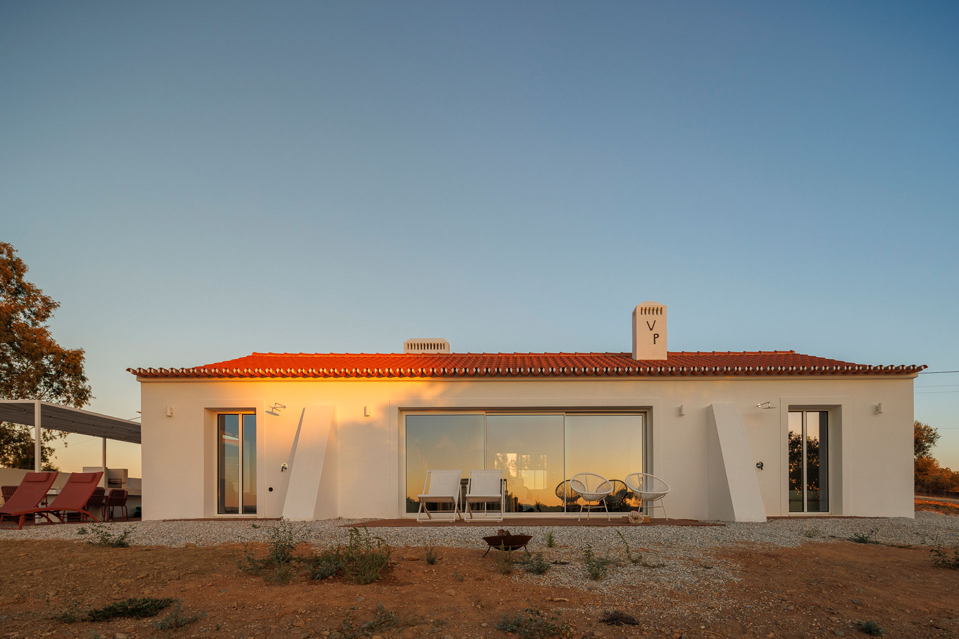 vagar-do-pastor_farmhouse_evora-portugal_exterior-facade-front.jpg